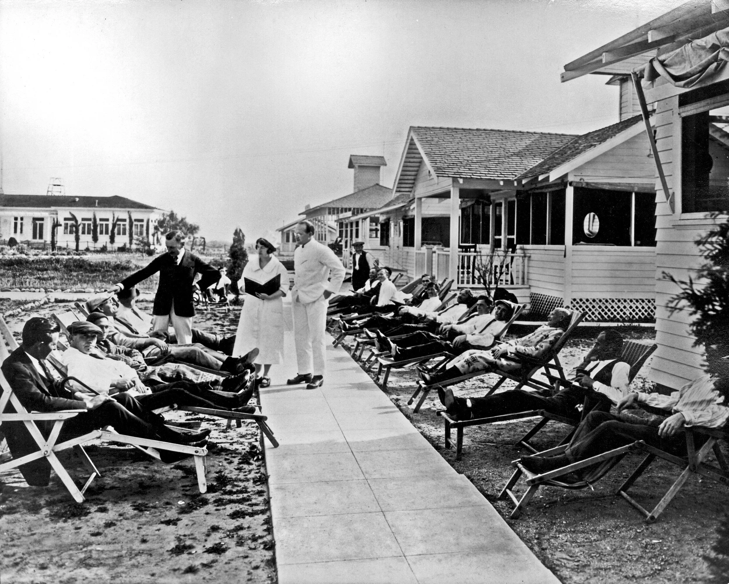 Tuberculosis: The Forgotten Plague

Archives reveal the "forgotten plague” that shaped Southern California: tuberculosis. Lost LA host Nathan Masters explores how California’s fresh air and sunshine drew "consumptives" to local sanatoriums as well as