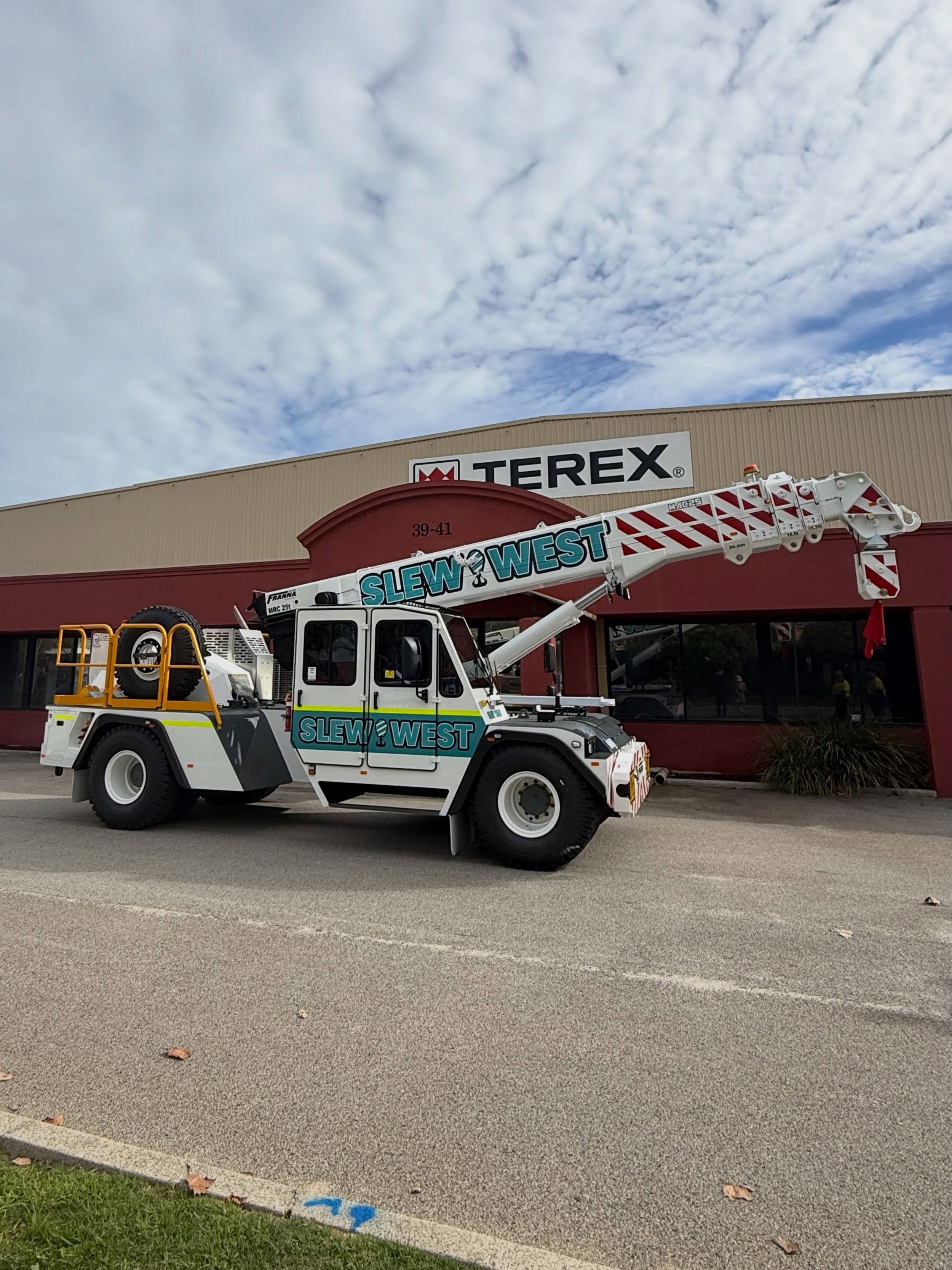 Another investment in safety and reliability. ✅

We&rsquo;re proud to welcome a brand new MAC25 Super Lift Franna to the Slew West fleet.

At Slew West, we continually reinvest in modern equipment to ensure our clients have access to safe, reliable a