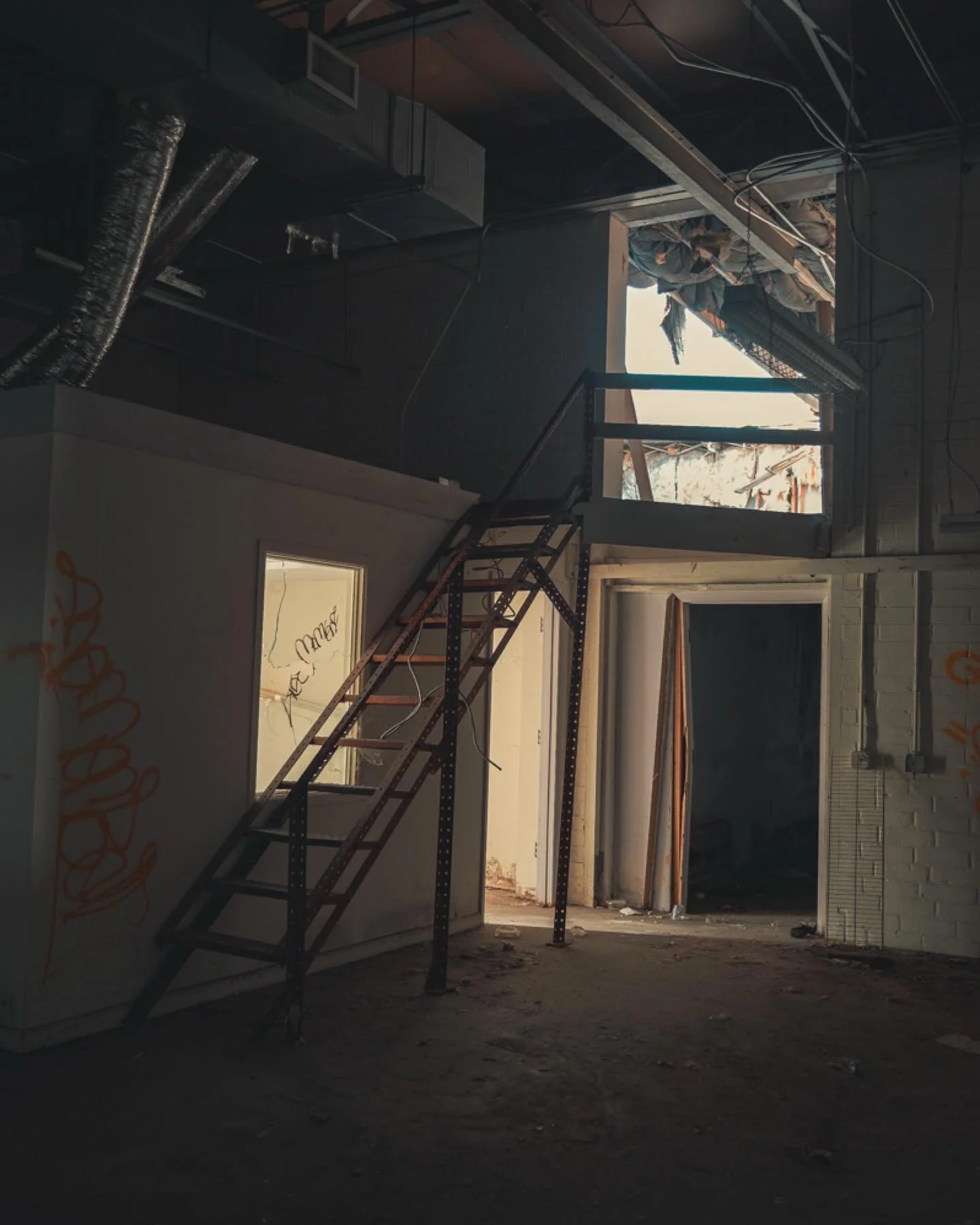 In honor of Halloween 🎃 

#Urbex #Documentary #Photography #AbandonedPlaces #SCRL #Collage