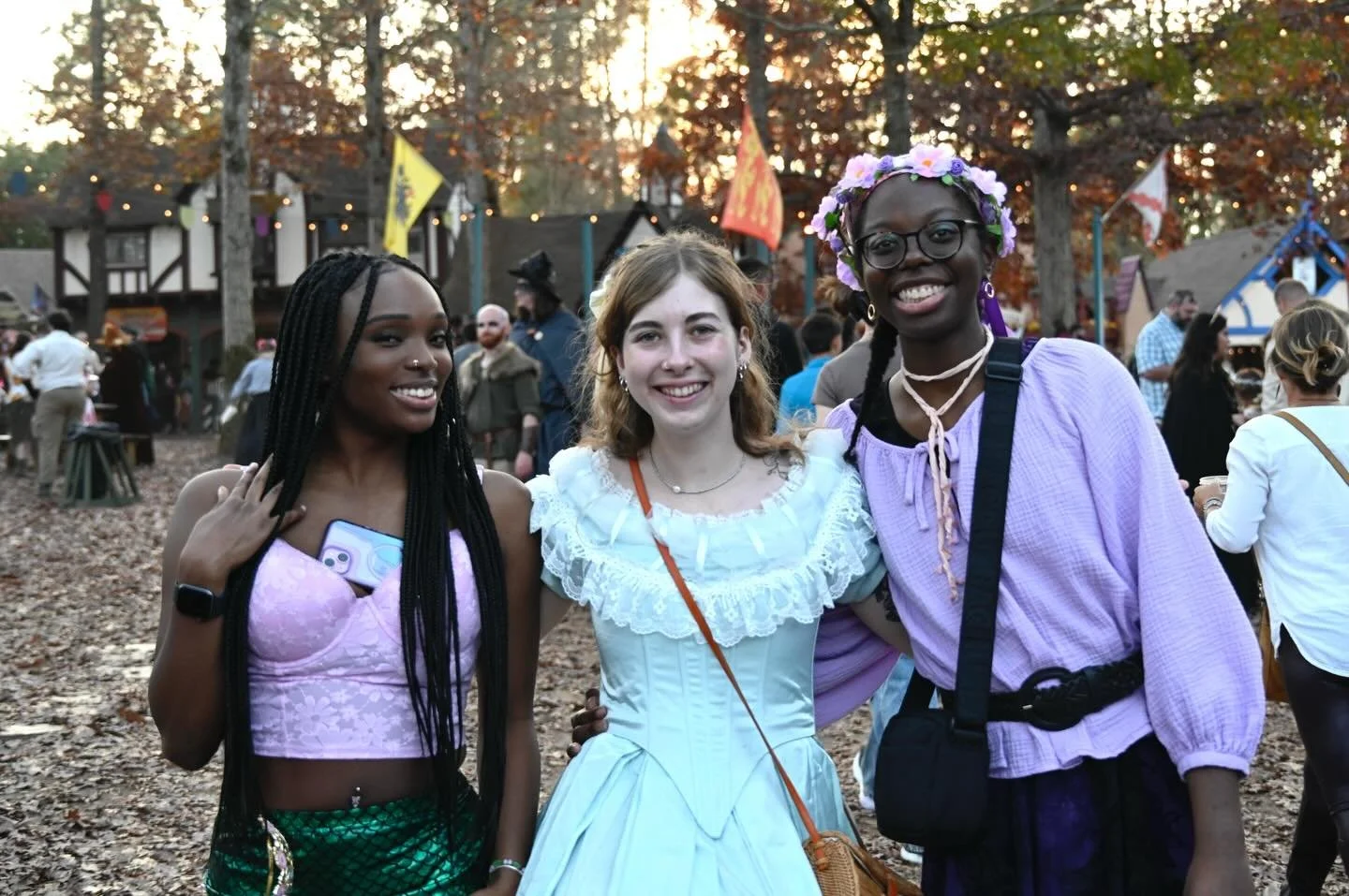 Part 4 (and last) of #GeorgiaRenaissanceFestival - if you see your photo, tell me which one and I'll send it to you! Thank you to everyone who let me take their picture :) This was so much fun!
.
.
.
Challenged myself with only lighting edits, too!