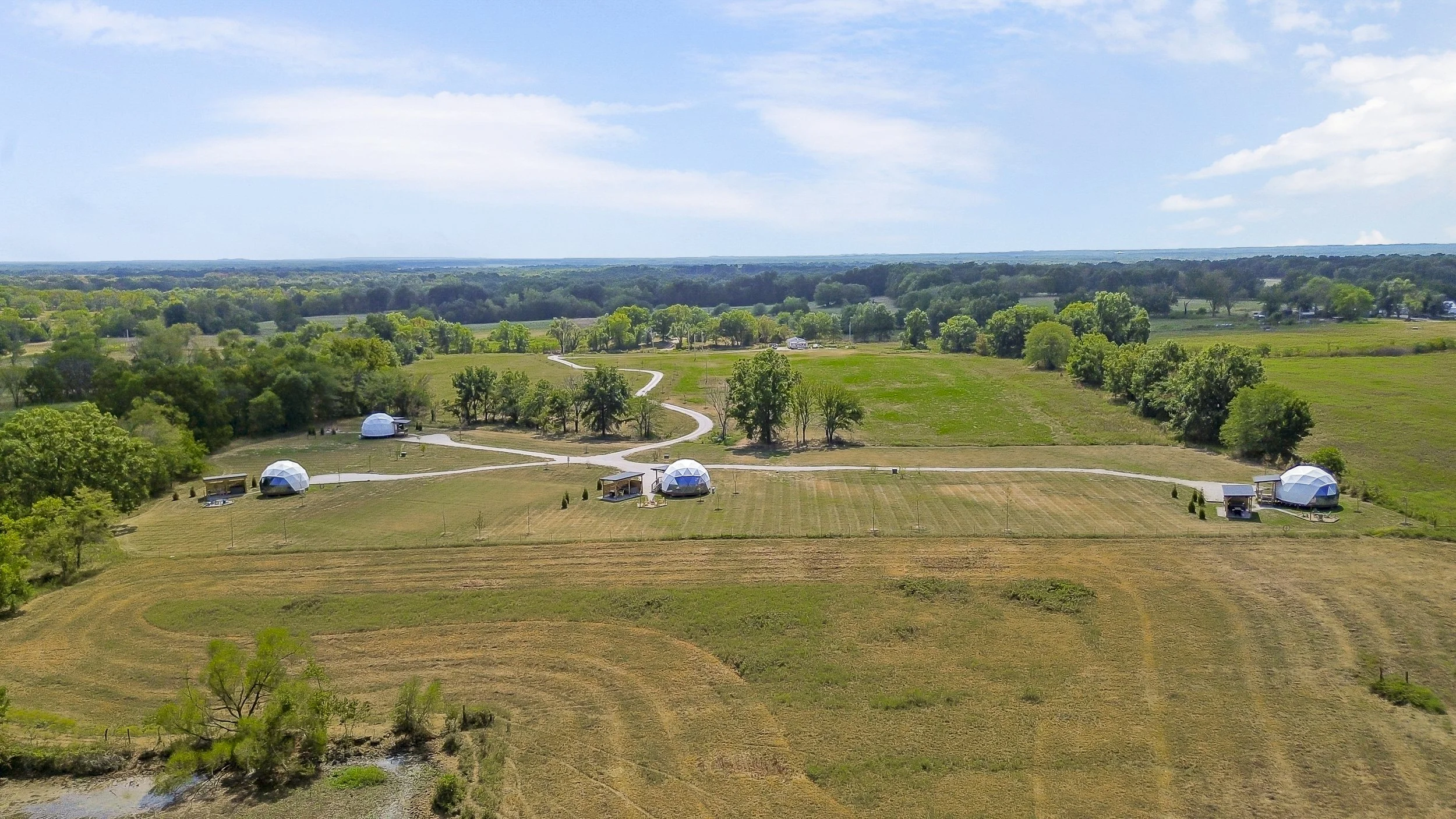 1400SECOUNTYRD250602.jpg