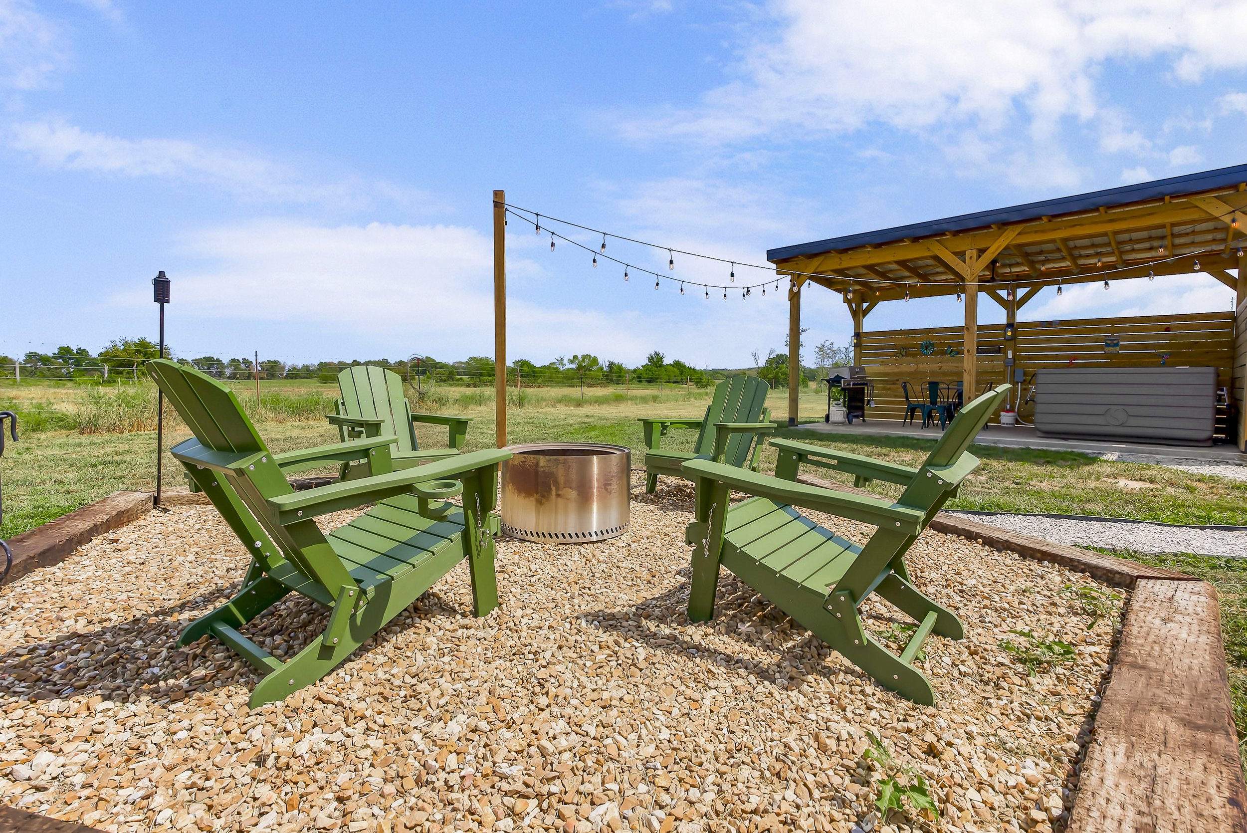 1400SECOUNTYRD250677.jpg