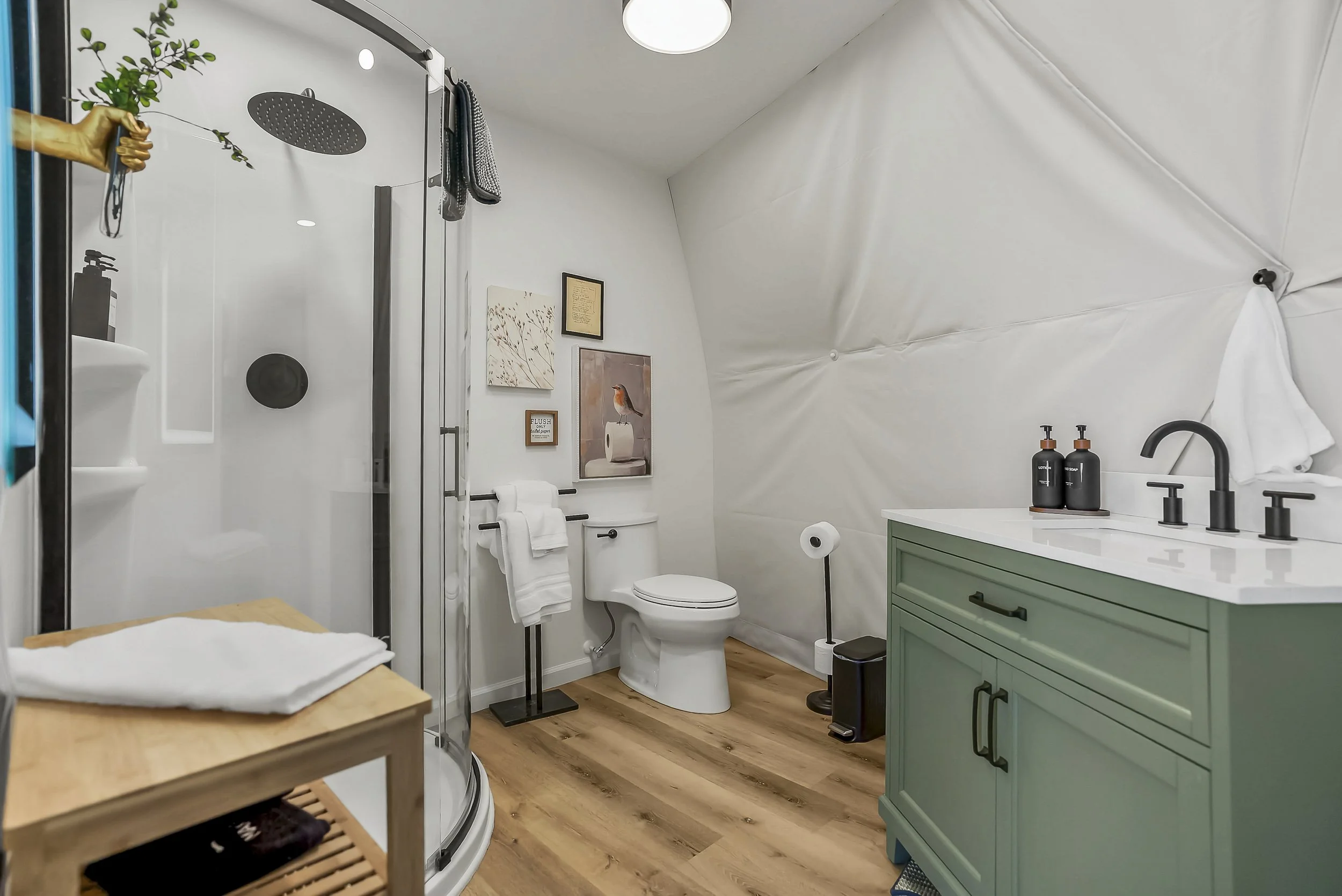 1400SECOUNTYRD250690.jpg