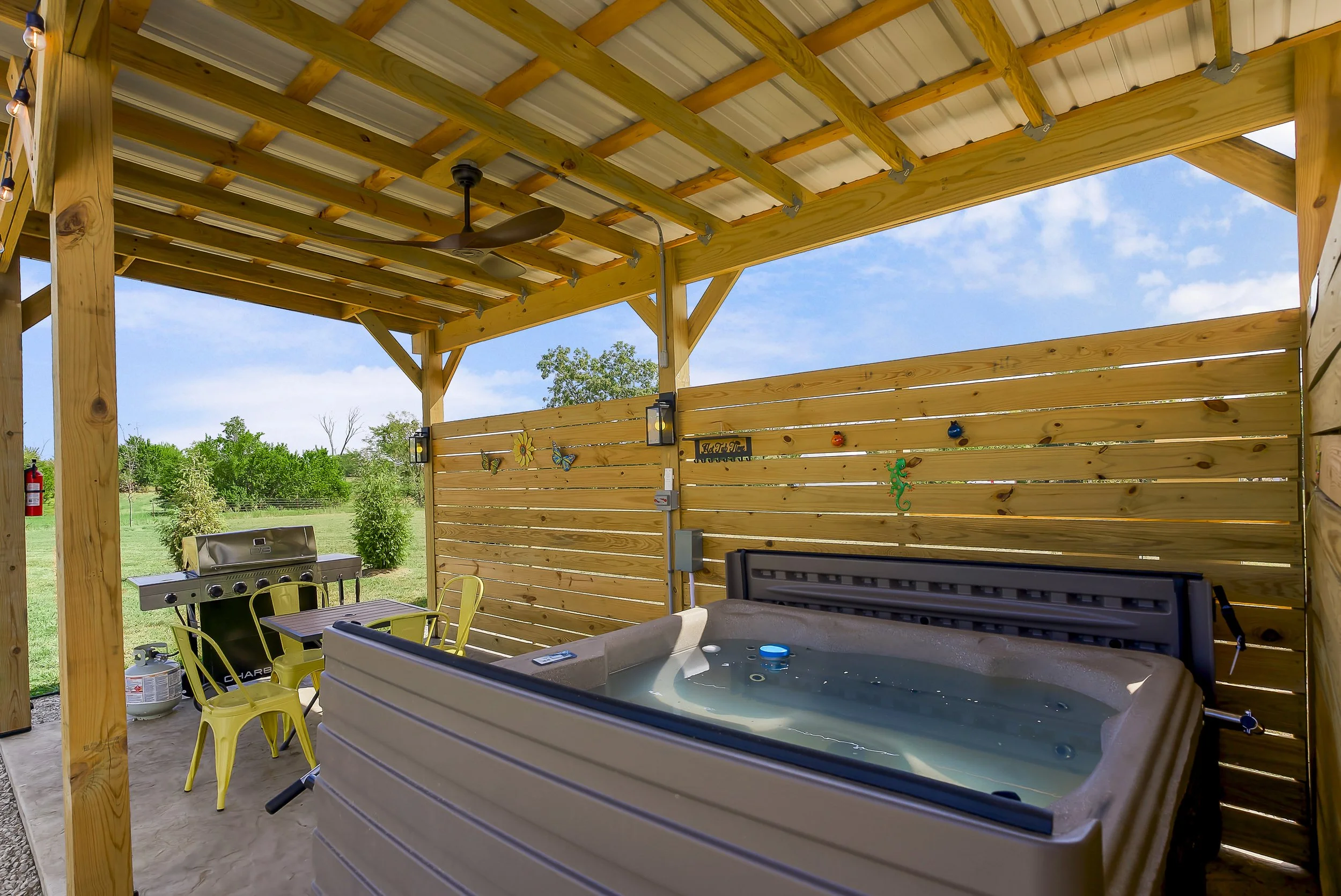 1400SECOUNTYRD250634.jpg