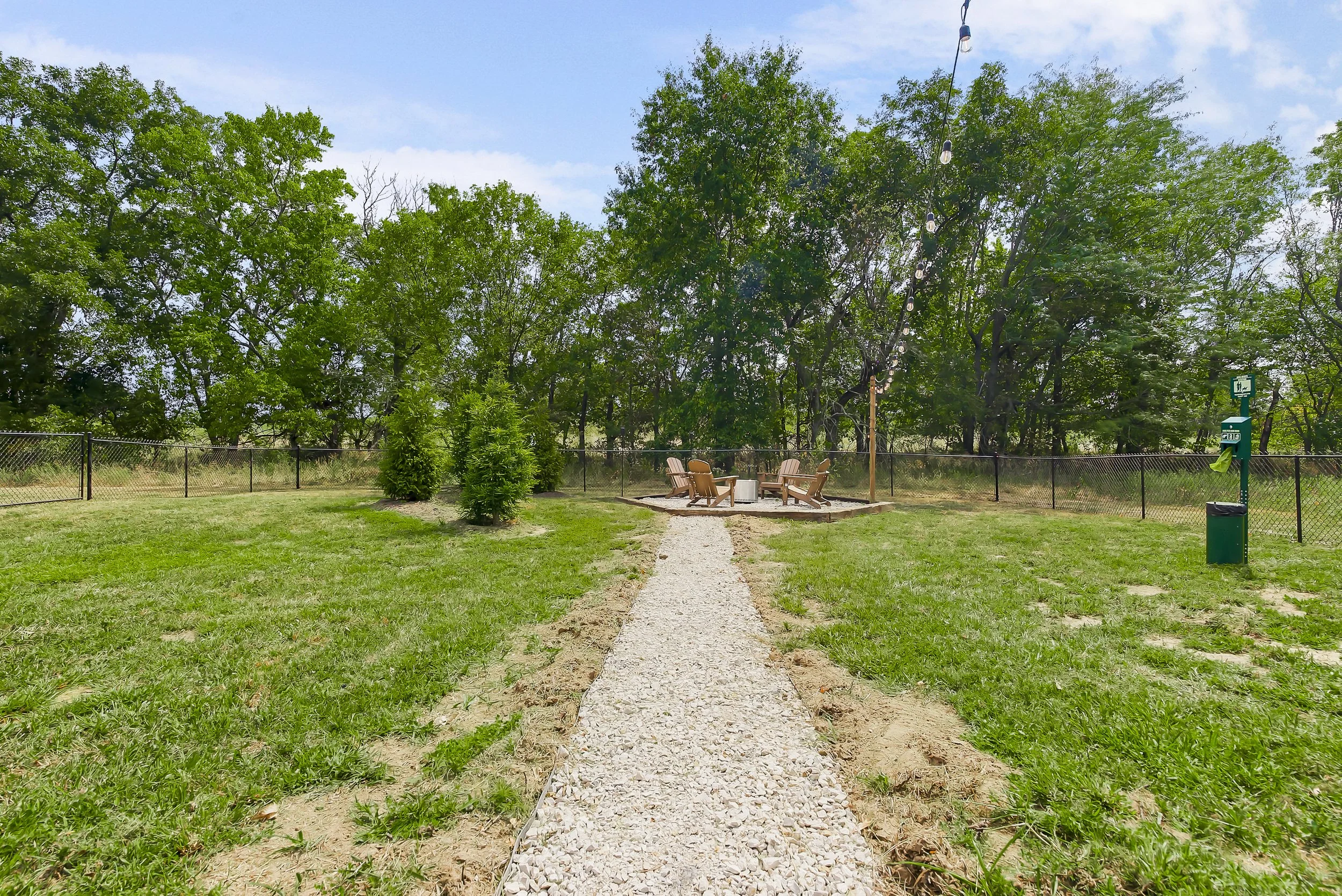 1400SECOUNTYRD250612.jpg