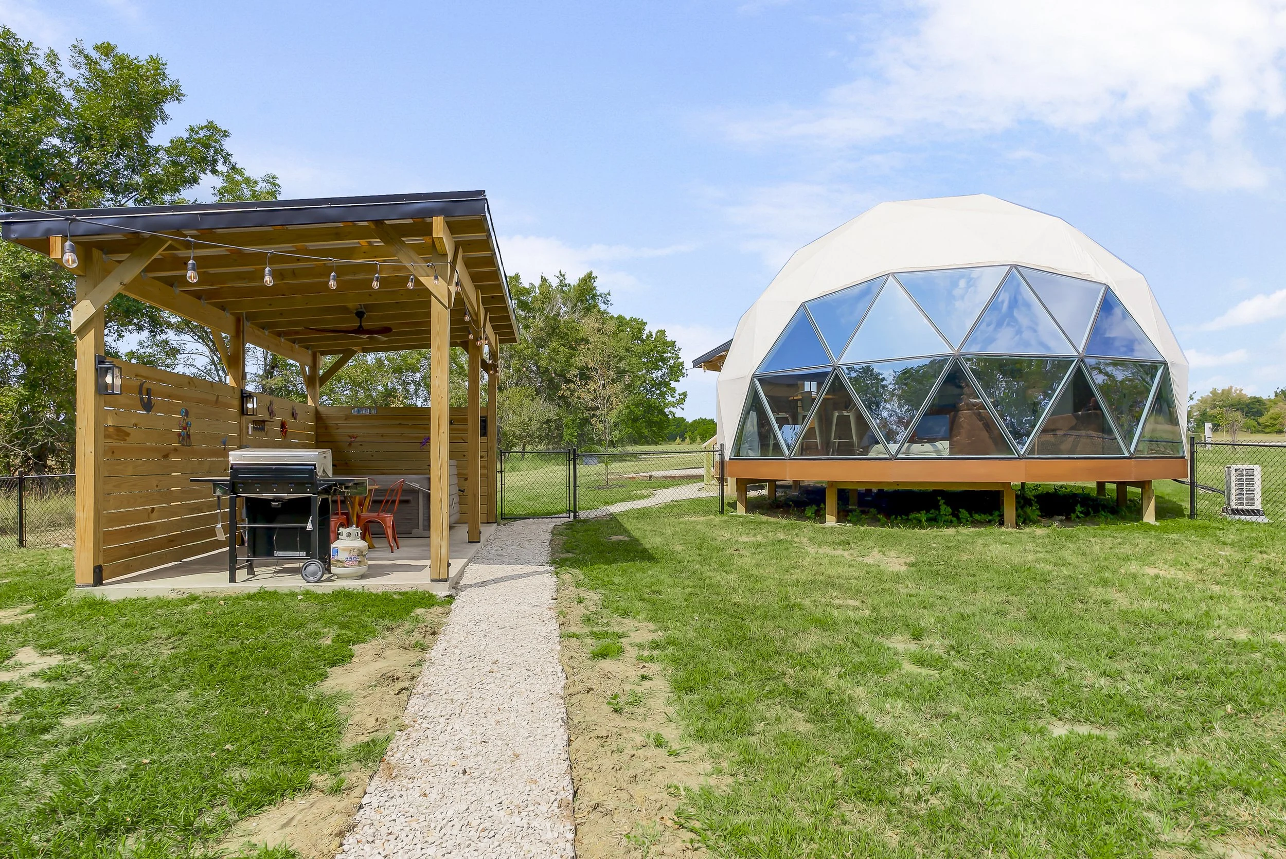 1400SECOUNTYRD250615.jpg