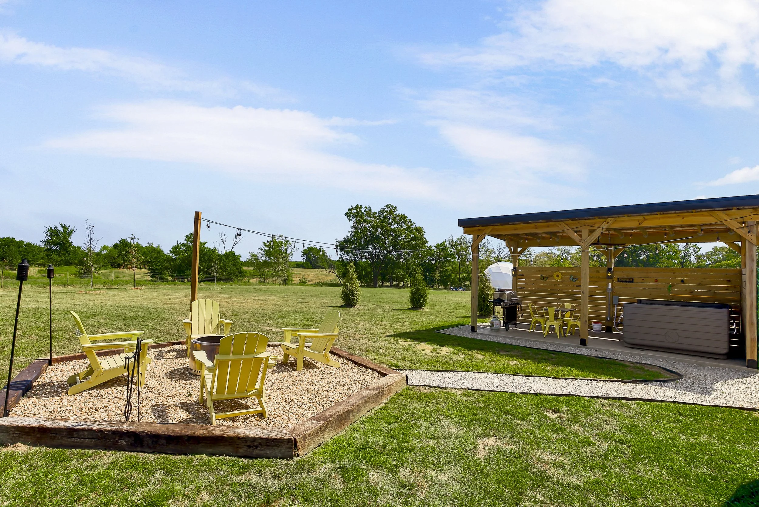 1400SECOUNTYRD250641.jpg