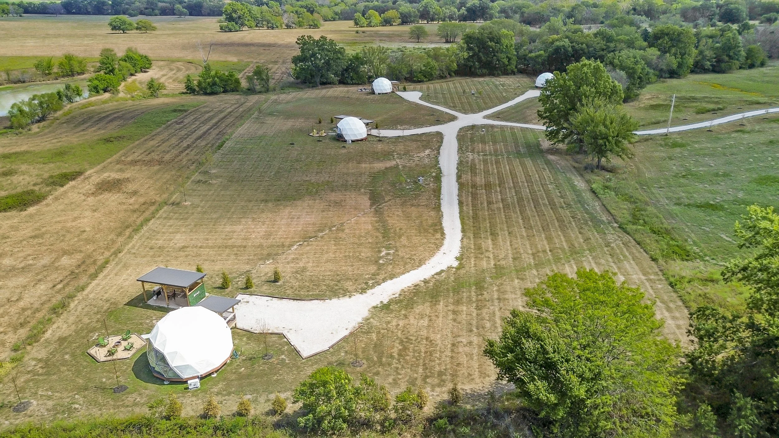 1400SECOUNTYRD250603.jpg