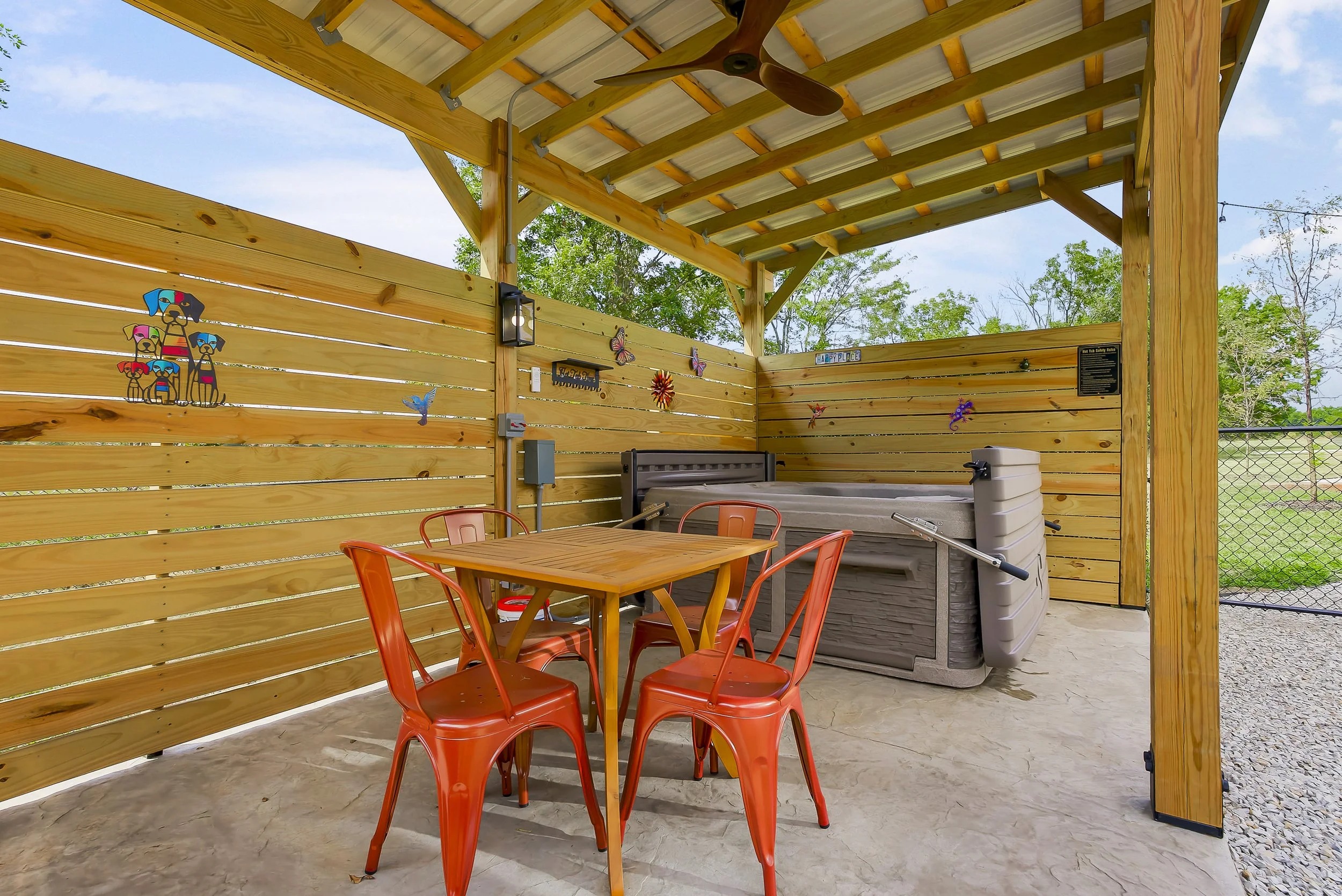 1400SECOUNTYRD250610.jpg
