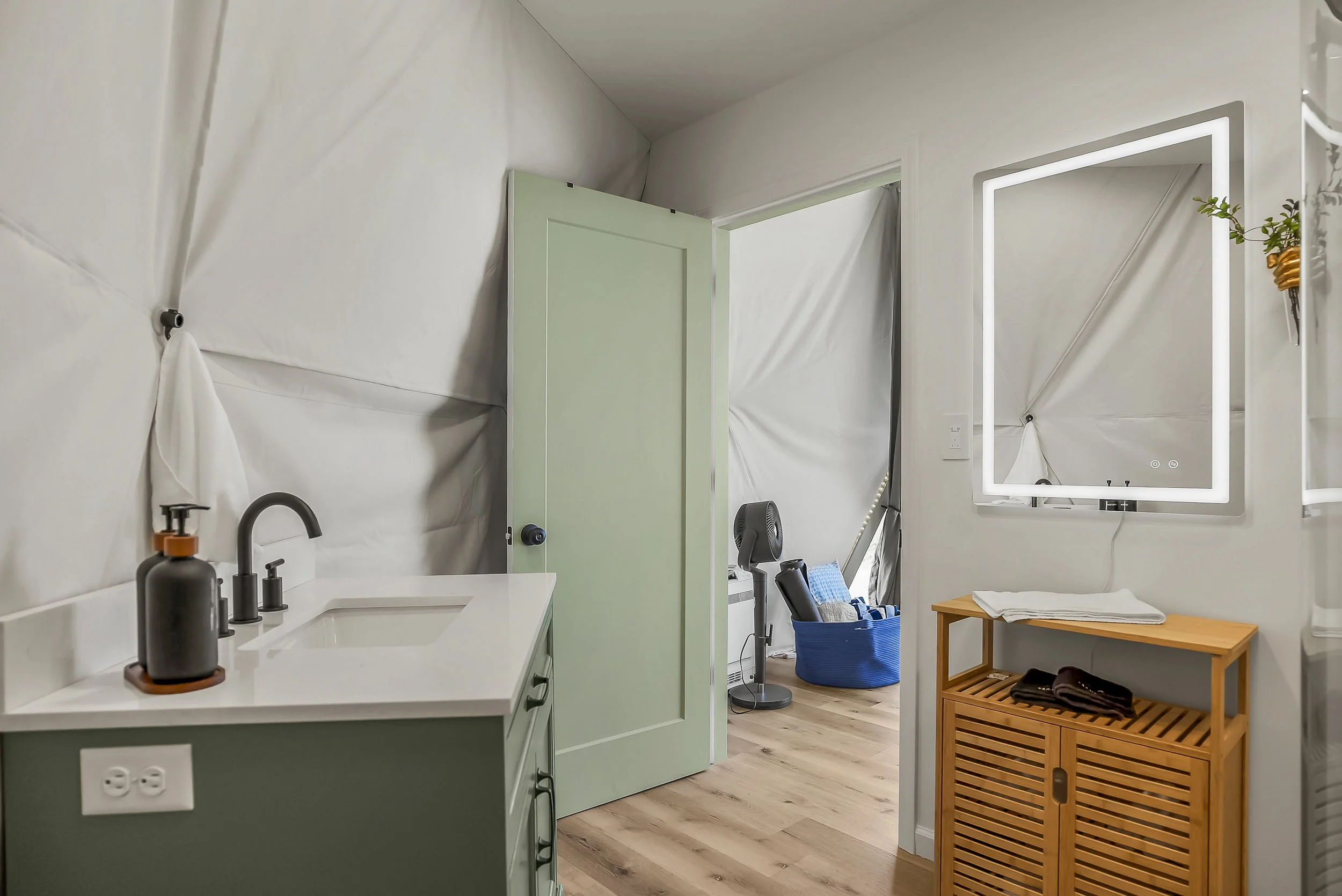 1400SECOUNTYRD250691.jpg