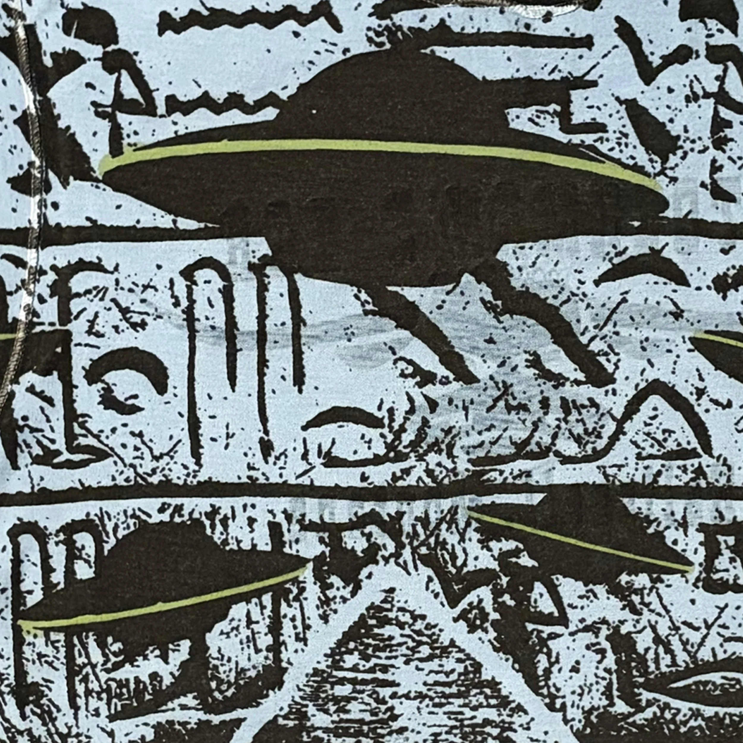 zoom 3 for ufo tee.jpg