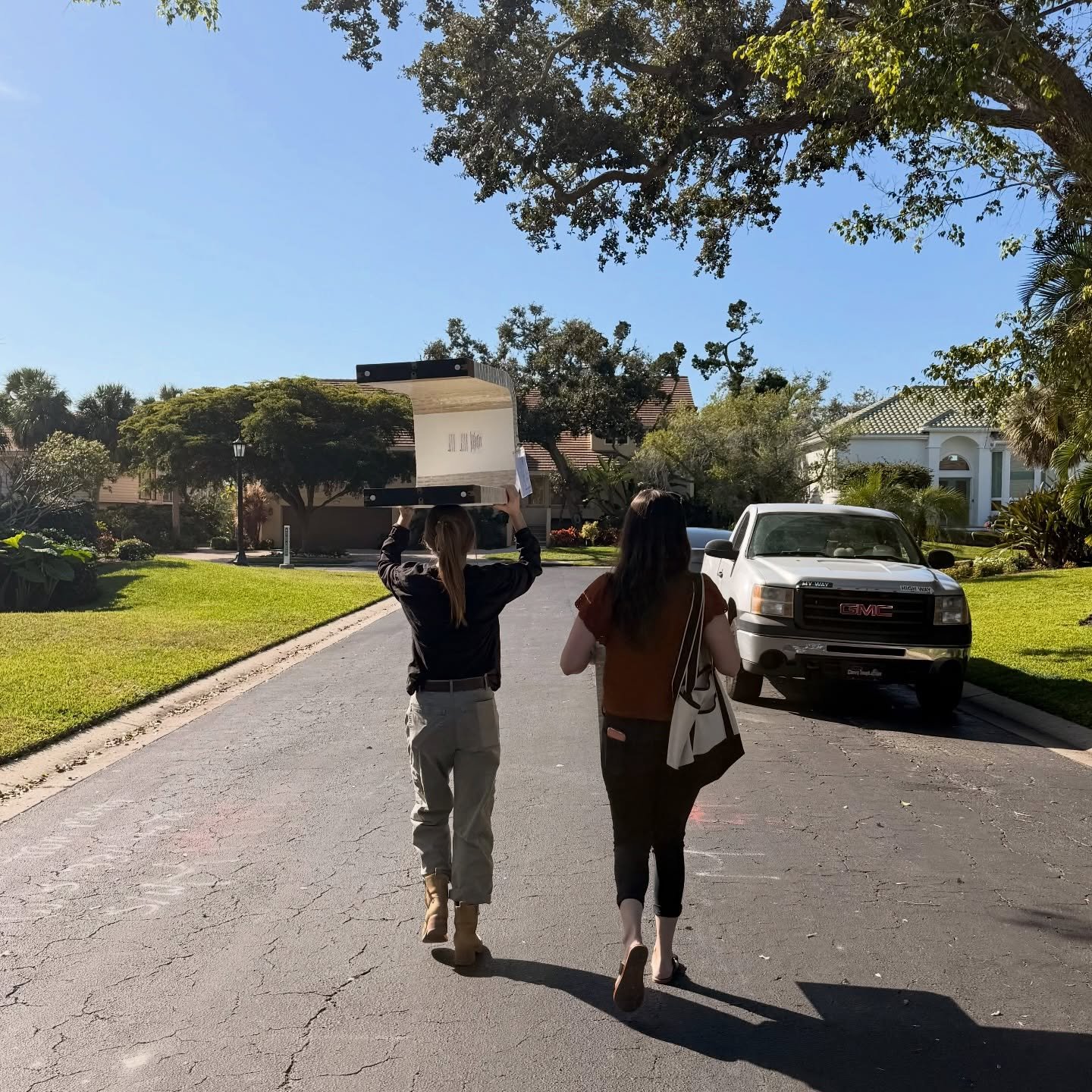 I&rsquo;m fully obsessed with this team. Actual queens of their roles. We laugh, we cry, we sing way too loud&hellip; and apparently we also casually haul damaged furniture through neighborhoods like it&rsquo;s no big deal. The vibes are high, the st