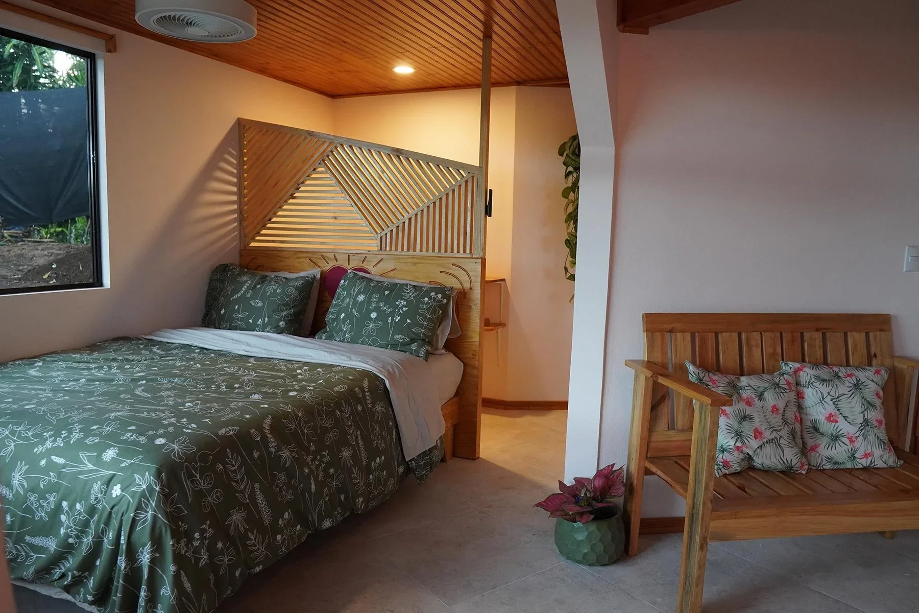 Facilities_Finca_M_lama_013.webp