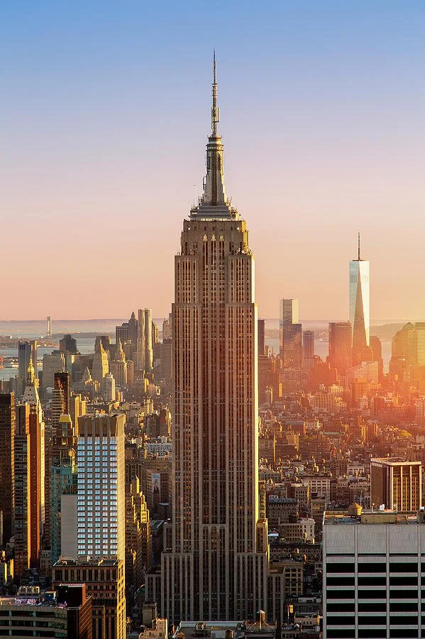 Foto del grattacielo Empire State Building a New York al tramonto