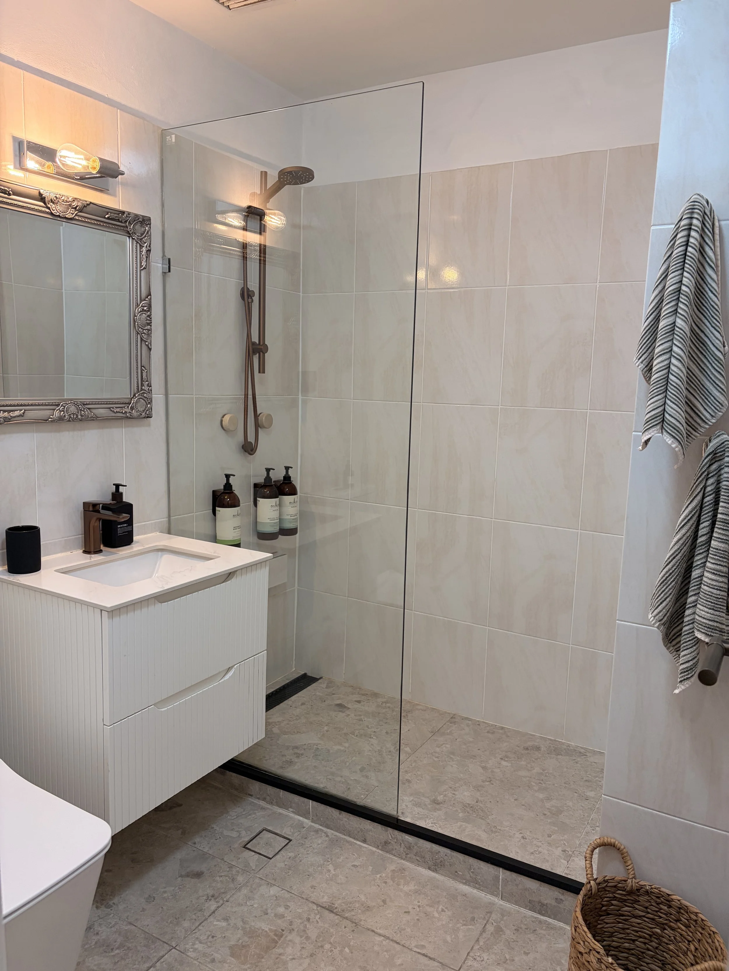 Bathroom_1of1.jpg