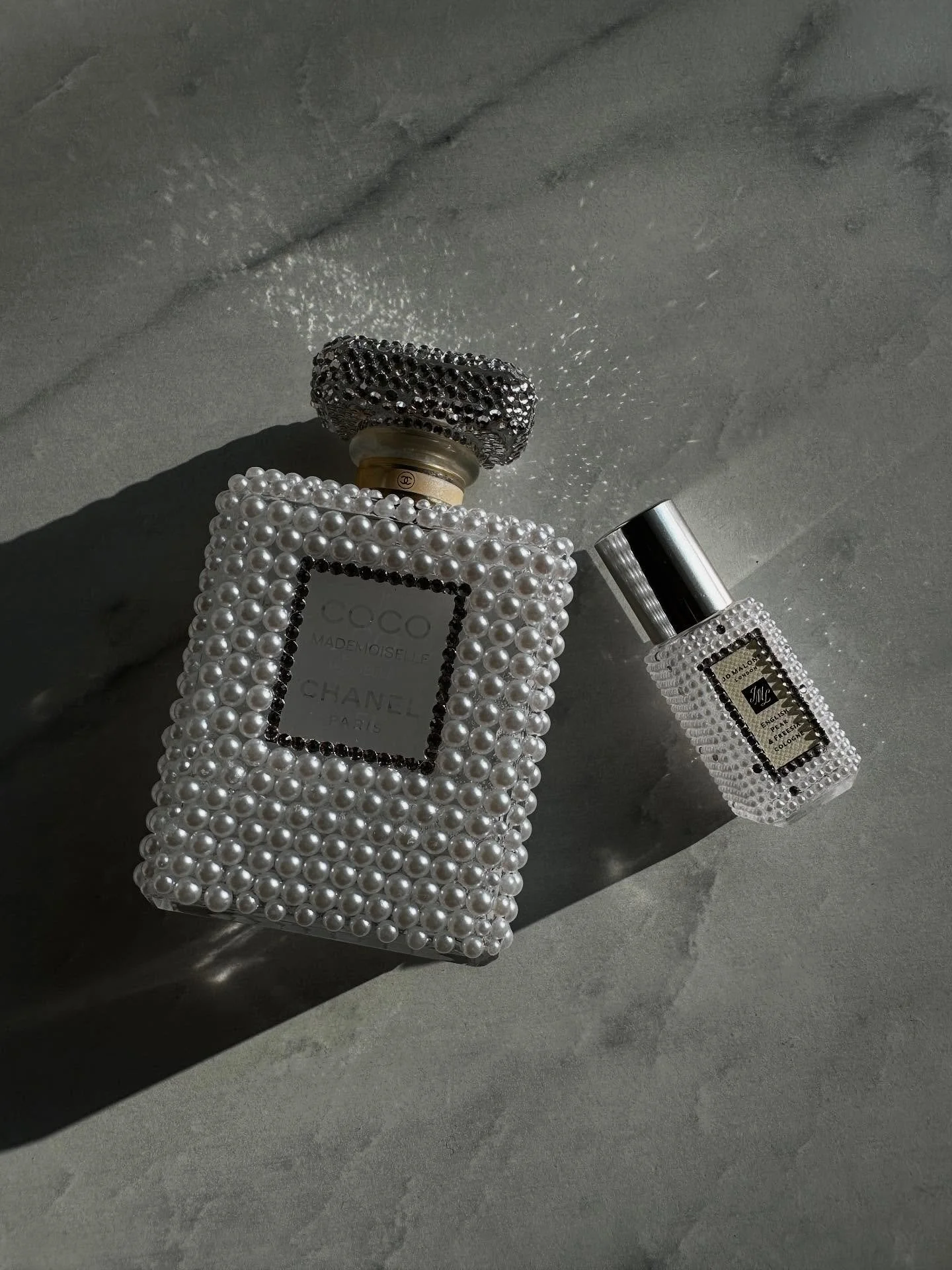 Because everything is better bedazzled ✨

Each rhinestone was hand placed individually on these @jomalonelondon and @chanel.beauty perfume bottles. I absolutely love the finished look 😍 What do you think of this combo? 

#bedazzled #luxuryperfume #c