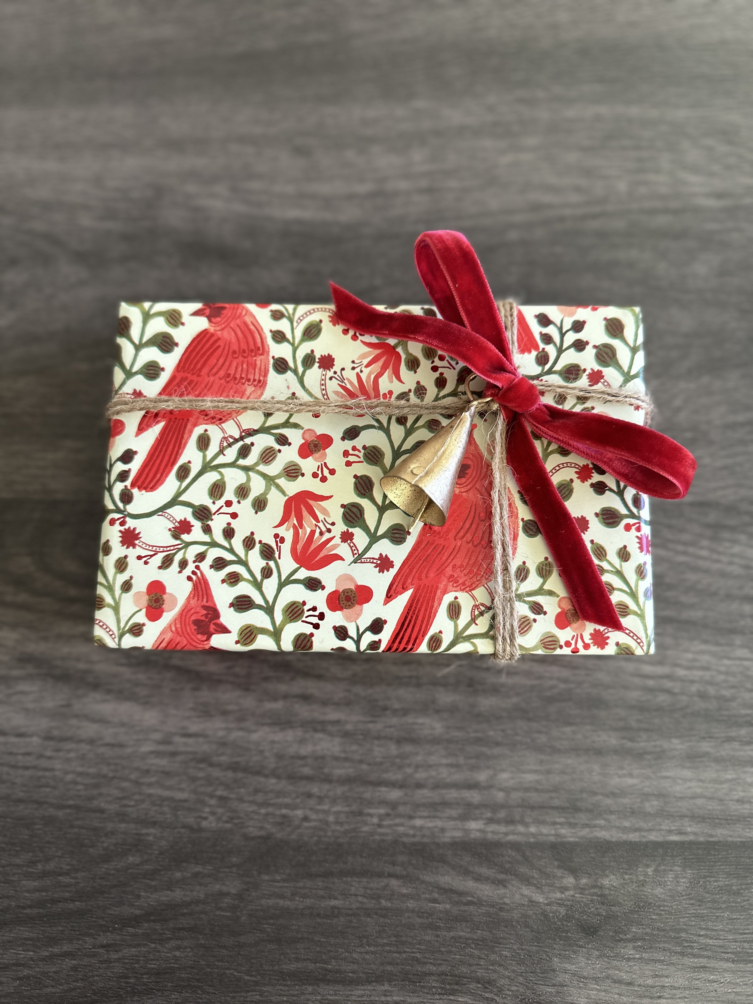Studio Sasha is a professional Christmas gift-wrapping company for companies, PR firms, event agencies, and marketing agencies in Los Angeles.