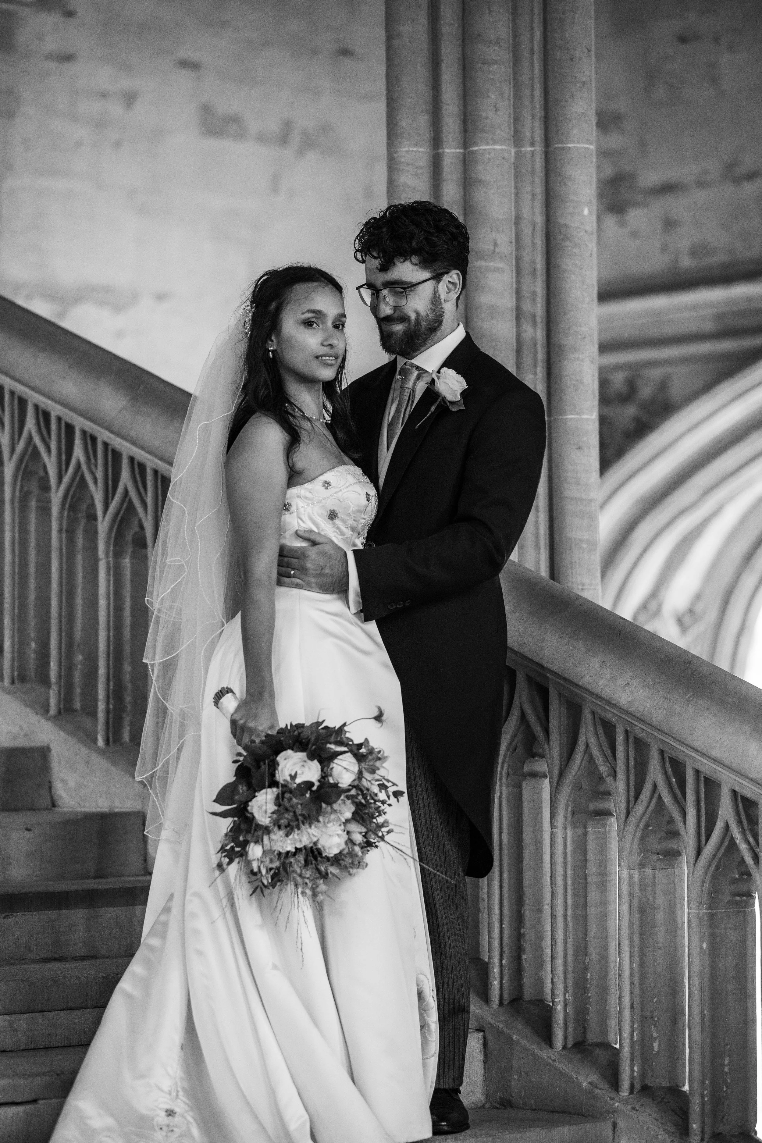 Couple's photos in historic London wedding venue