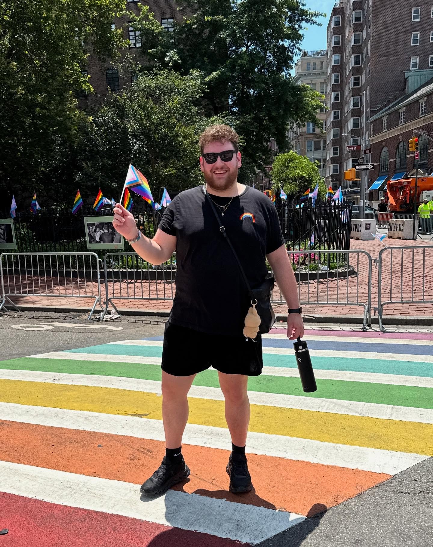 ⁨	#pride &lsquo;25 🩷🤍🩵❤️🧡💛💚💙💜🖤🤎⁩