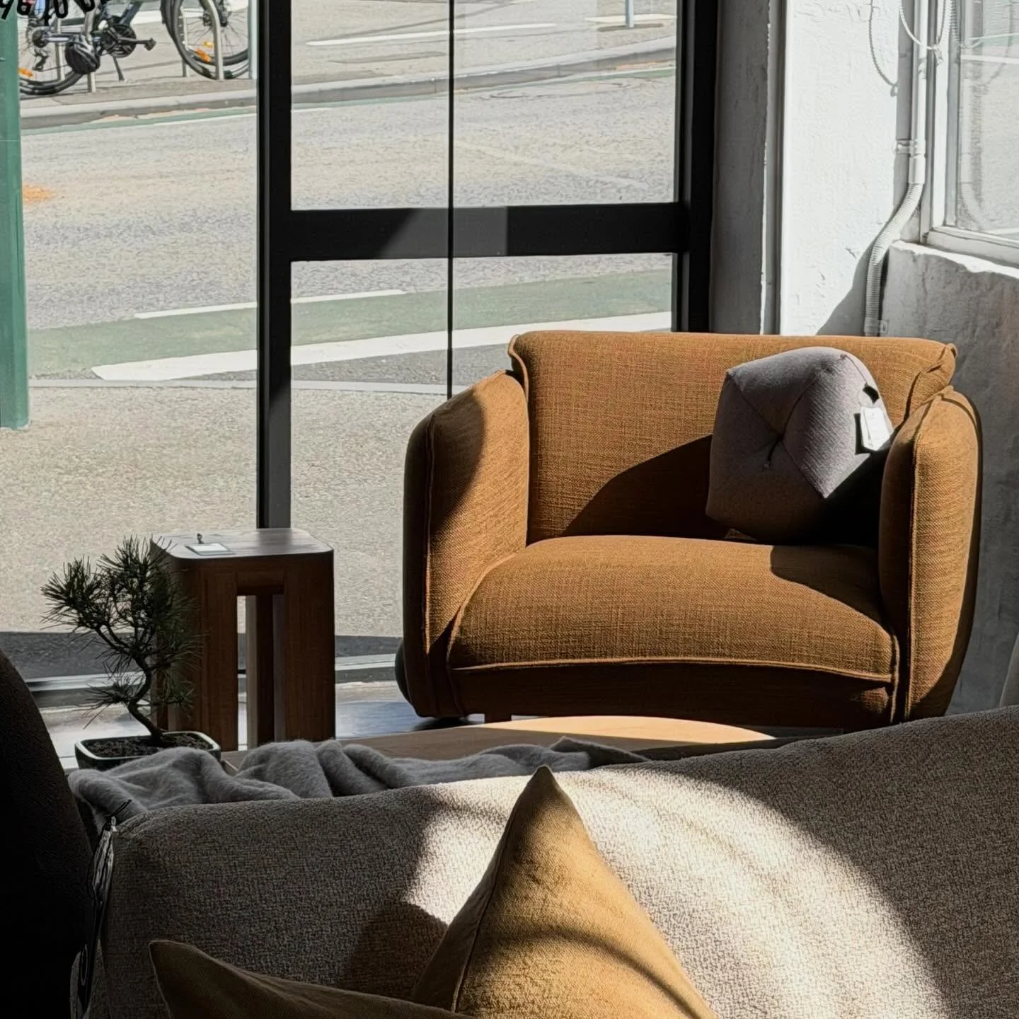 The Dream Chair.
Textured, inviting, and made in Melbourne.
Now in the front window.

#MadeInMelbourne #DesignMinimal #WindowEdit