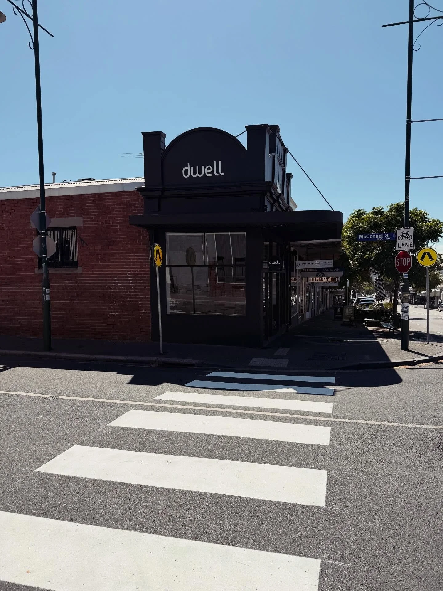 A fresh zebra crossing outside, a gentle invitation to step inside. ⚪️⚫️