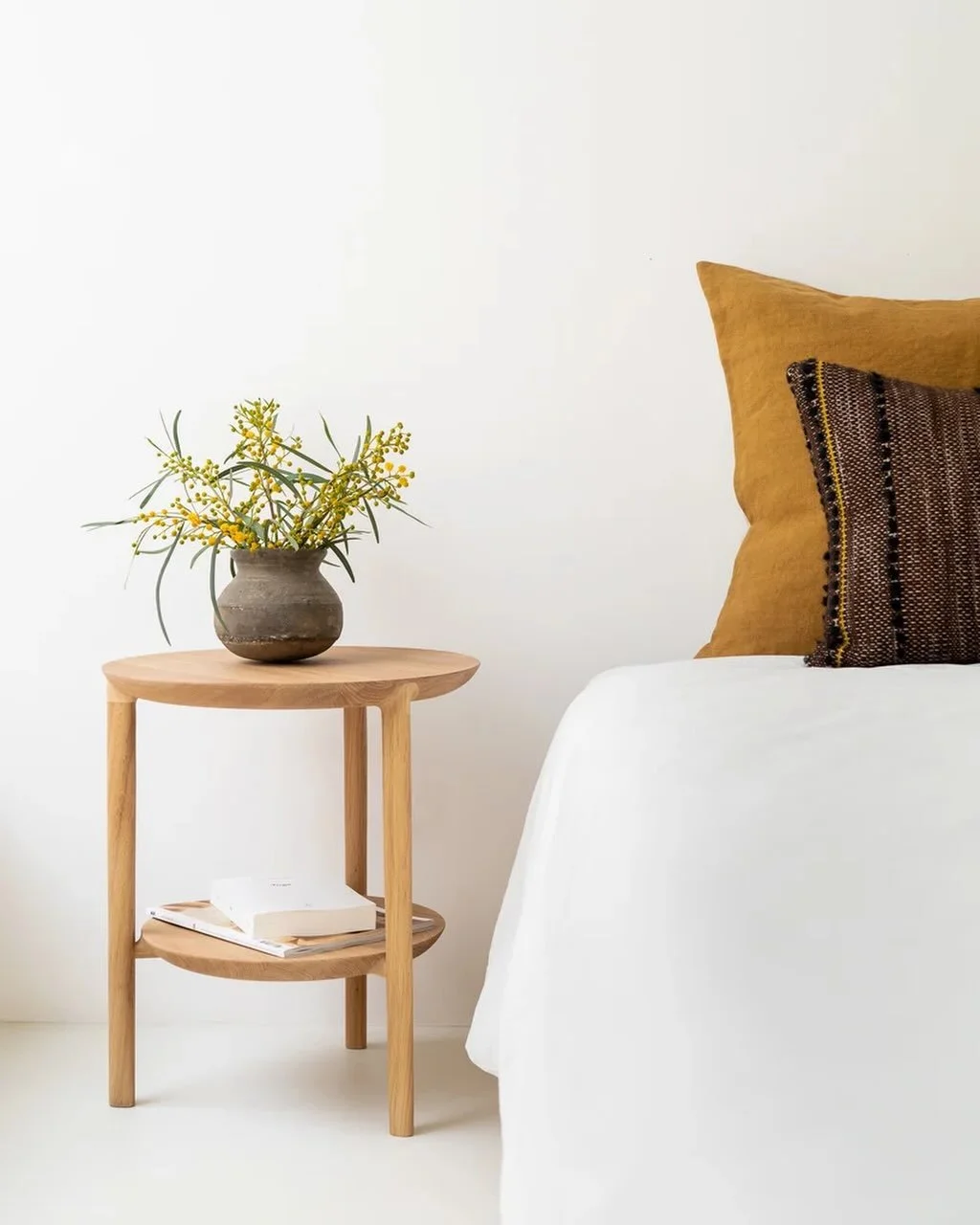 Solid oak combines timeless design with natural warmth, made to be enjoyed for years to come.

Bok Side Table.