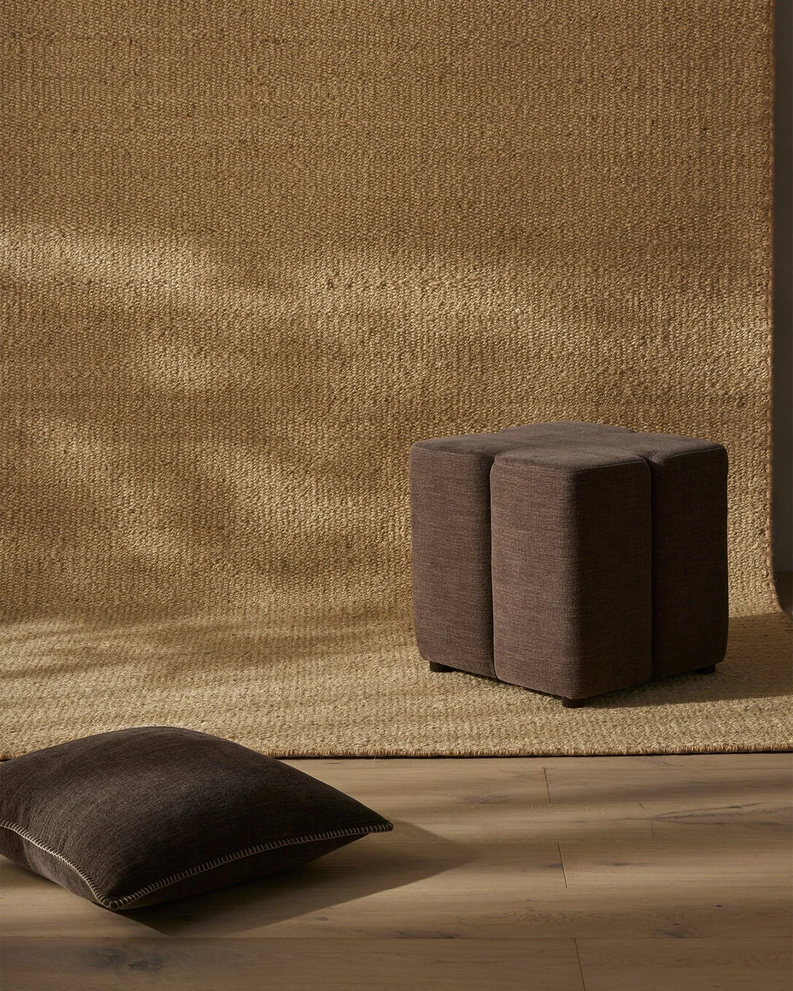 recmCHGdYcFEFv45D_recpjsL8uDjDtuZtC_Campello-Bark-Monroe-Oat-Alba-Bark-Ottoman-Lifestyle1.jpeg