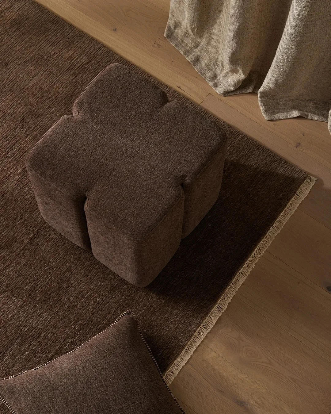 recmCHGdYcFEFv45D_recuWjqubKlSIV4Q1_Campello-Bark-Ottoman-Lifestyle1.jpeg