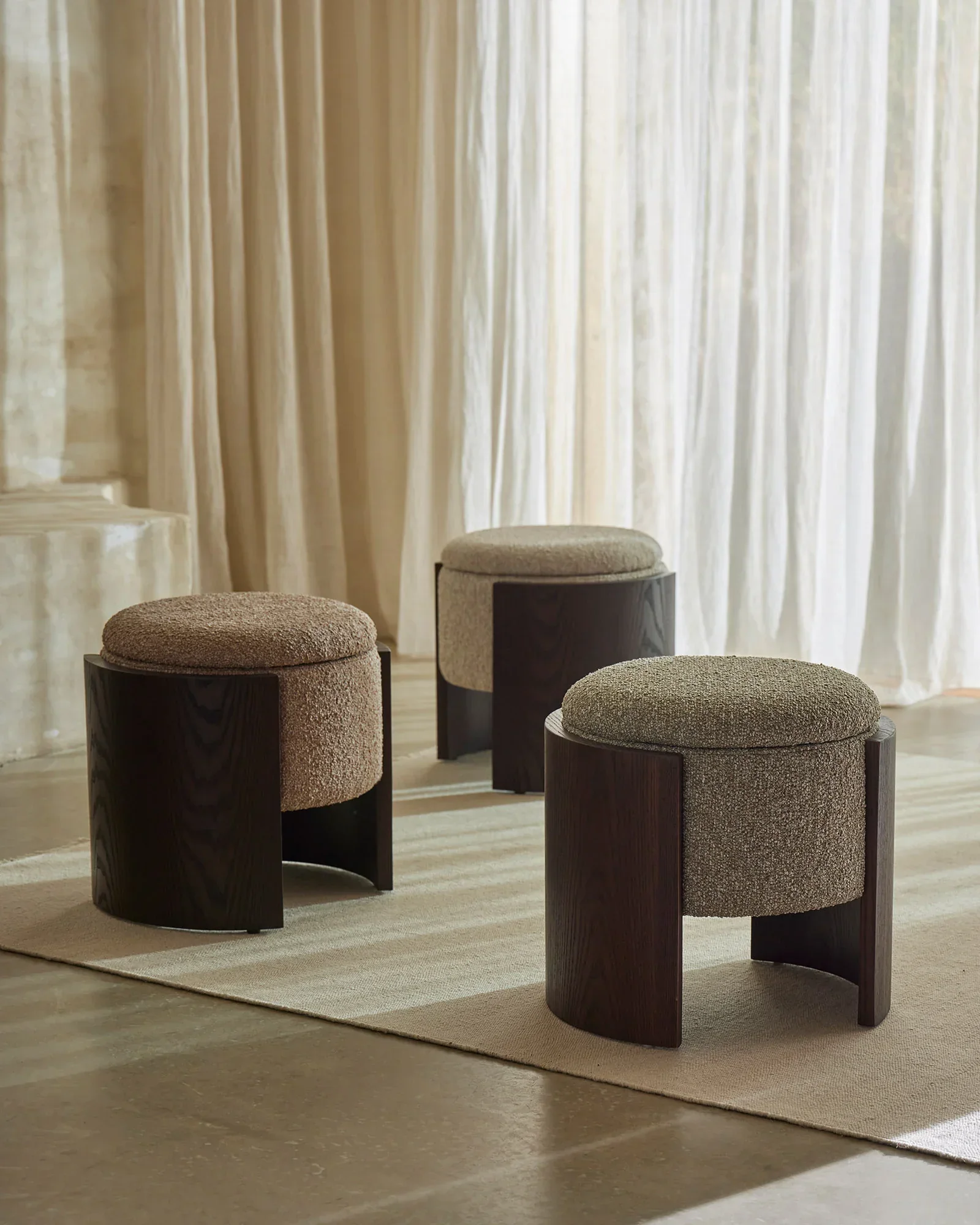 recP1LzxdUEEUVg4O_recGeZiysweLURXjZ_Jacqueline-Cashew-Norcia-Moss-Sienna-Stone-Ottoman-Lifestyle2.webp