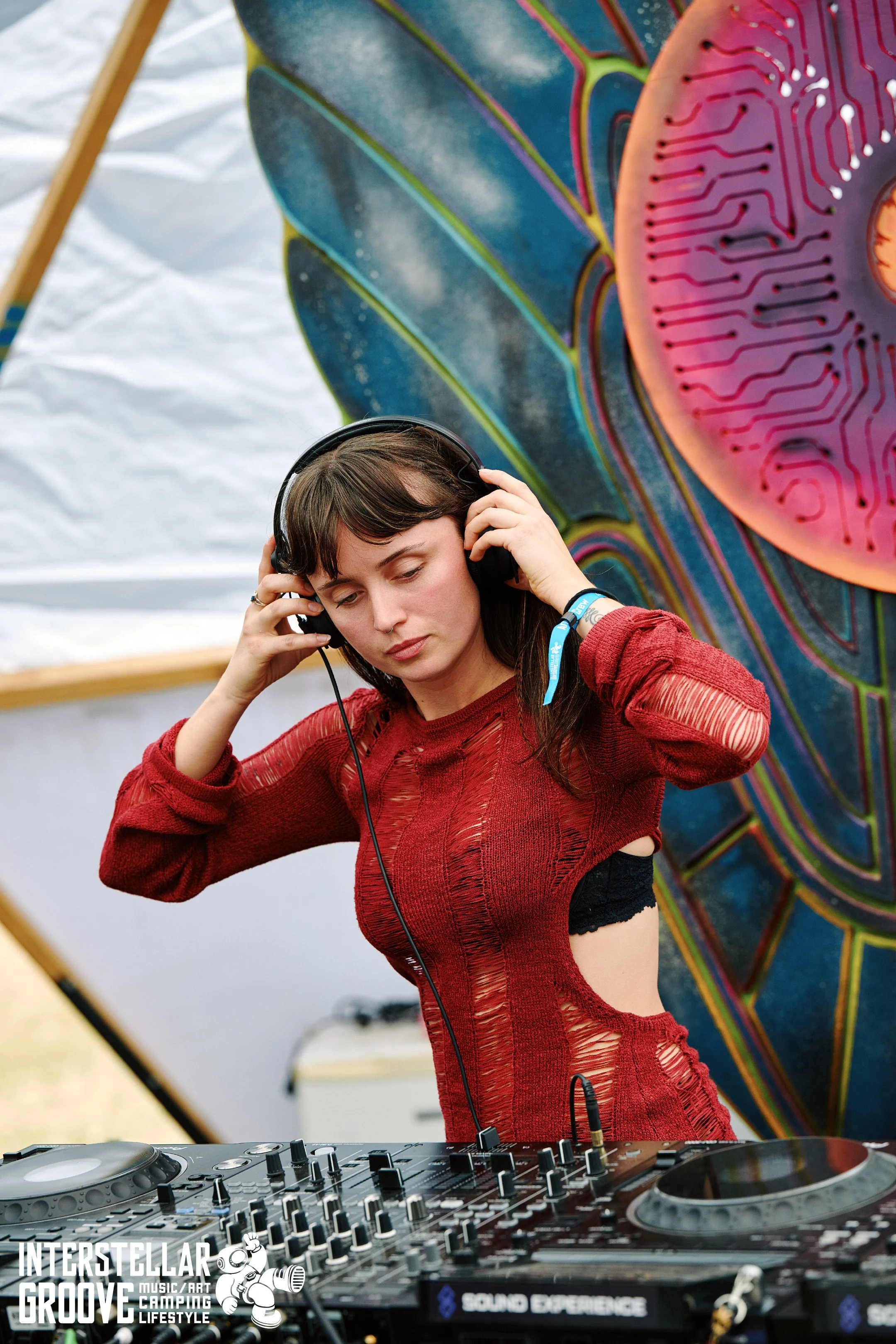 Interstella-Grooves_Finals_Pickupjosh 100.jpg