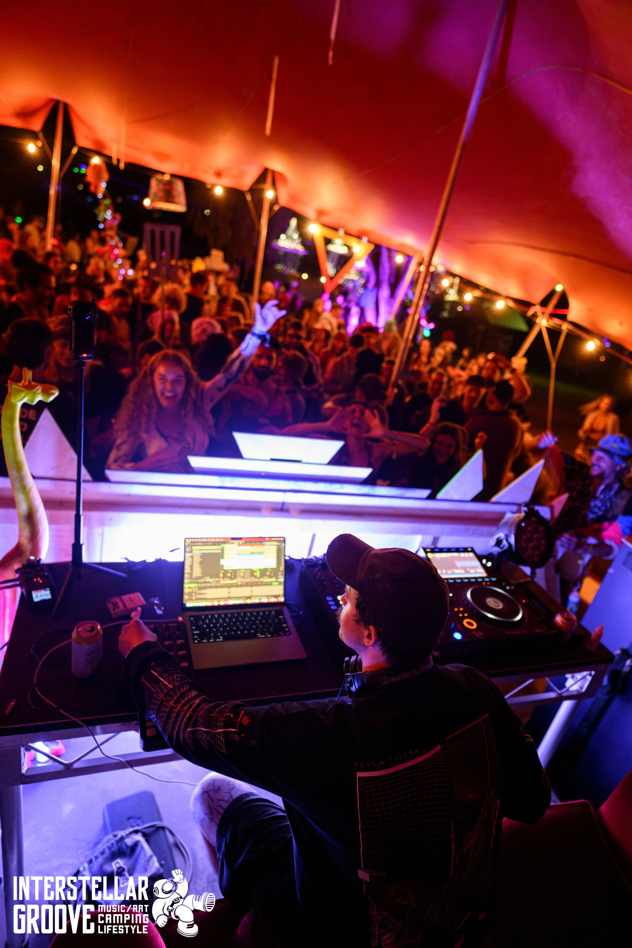 Interstella-Grooves_Finals_Pickupjosh 214.jpg