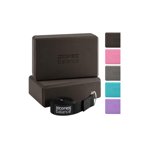 Samenstelling van fitnessaccessoires inclusief box, elastische band en vier kleine gekleurde blokken in zwart, roze, grijs, blauw en paars.