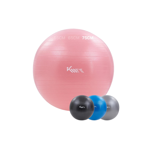 Pink fitnessbal met drie kleinere medicijnballen ernaast, blauw, zwart en grijs