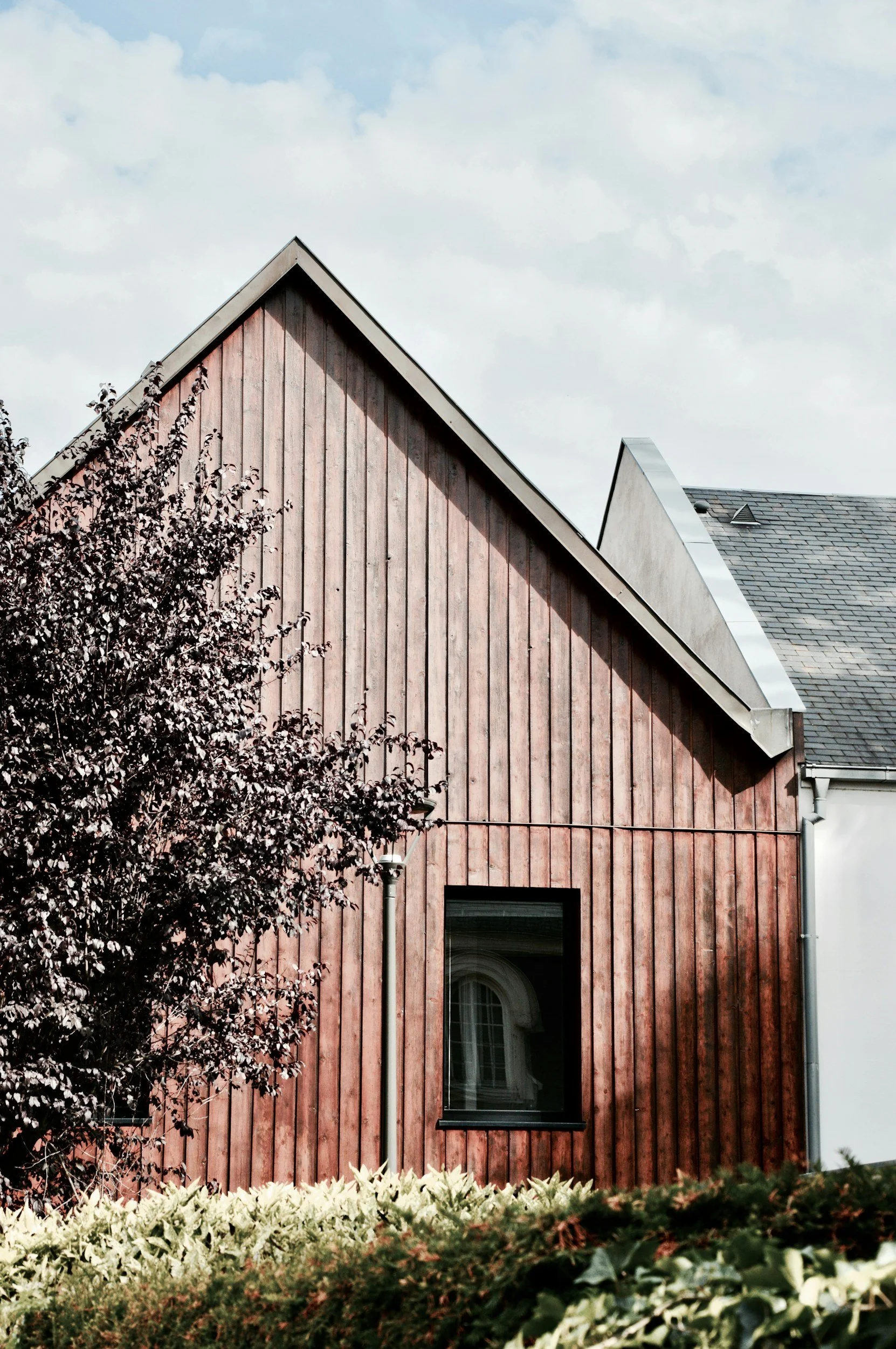 Why Choose Local: The Benefits of Hiring Ballarat-Based Contractors.