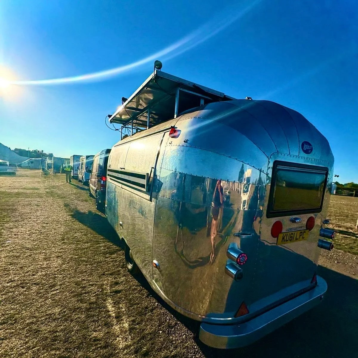The trusty trailer looking a little dusty in the late afternoon bank holiday sun, after another great weekend at the @edenbridgeoxtedshow #airstreamfoodtrailer