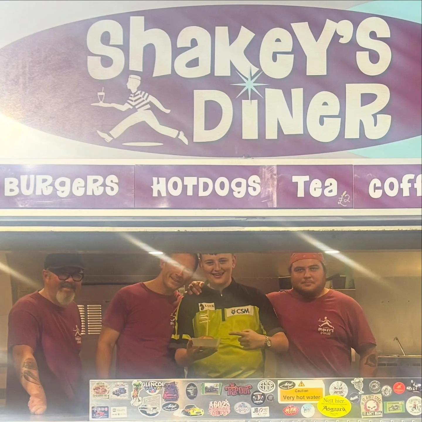 Fifteen year old darts prodigy Mitchell Lawrie with a post match burger after today&rsquo;s thrilling semi-final win. Incredible talent and temperament! #bdoworlddarts #mitchelllawrie #lakesidefrimleygreen #watchoutlukelittler