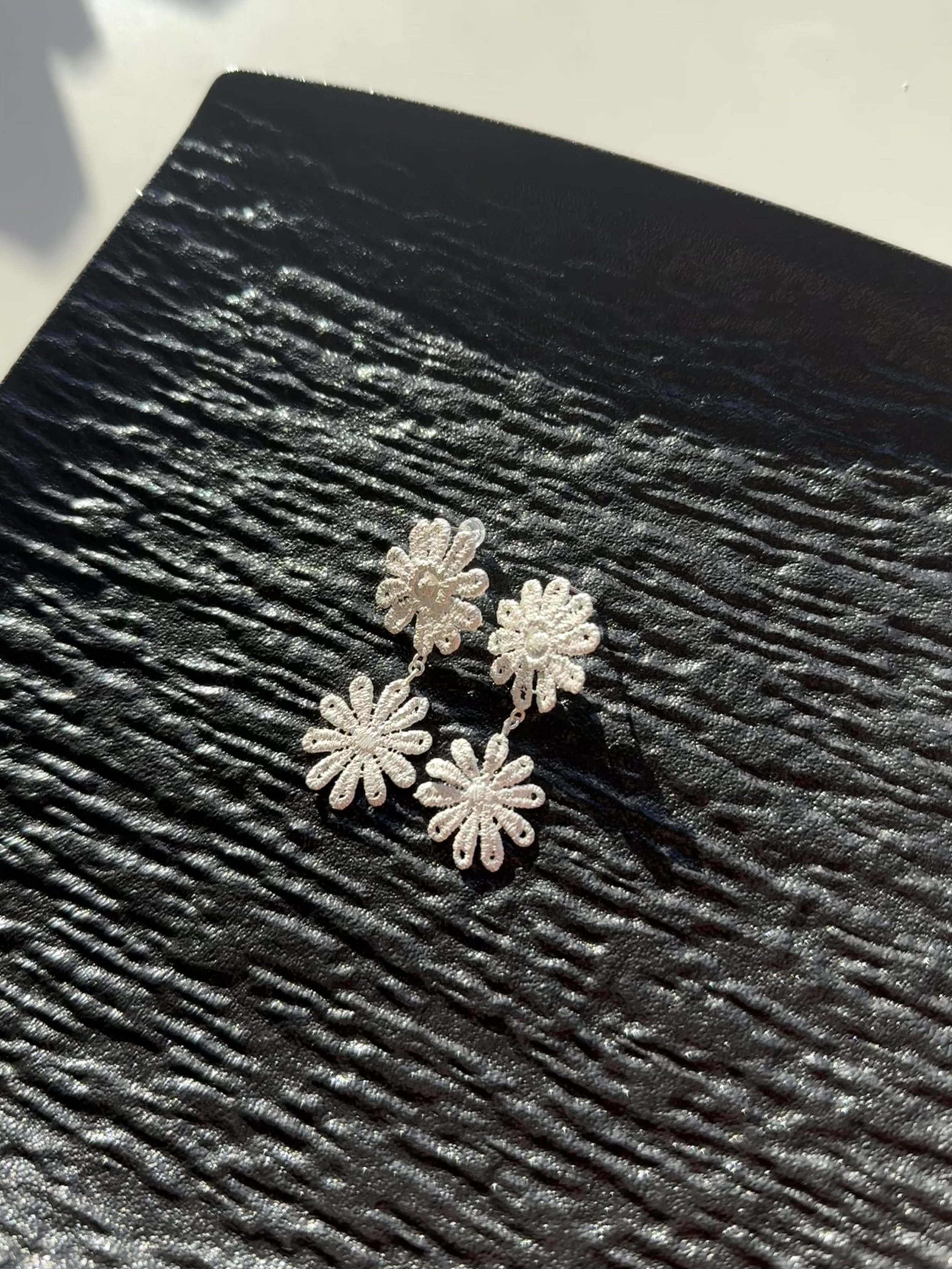Lace daisy earring