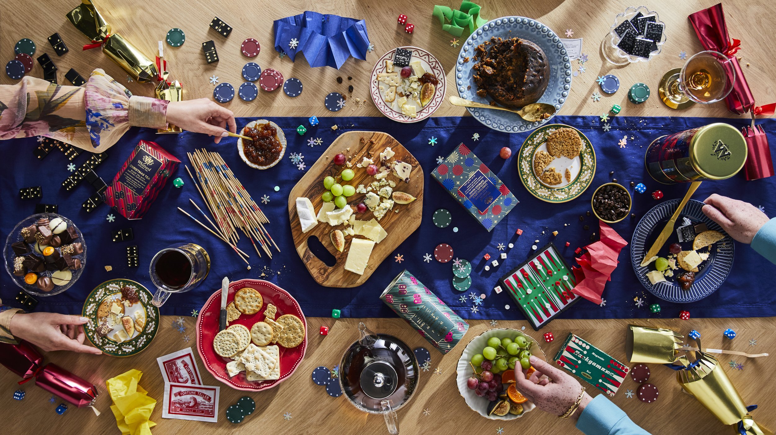 WT0001 Whittard Christmas_Hamper Contents v2.jpg