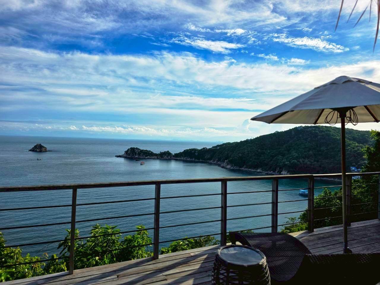 Panoramic terrace with sunshade overlooking Koh Tao bay, Villa Pavana Thailand