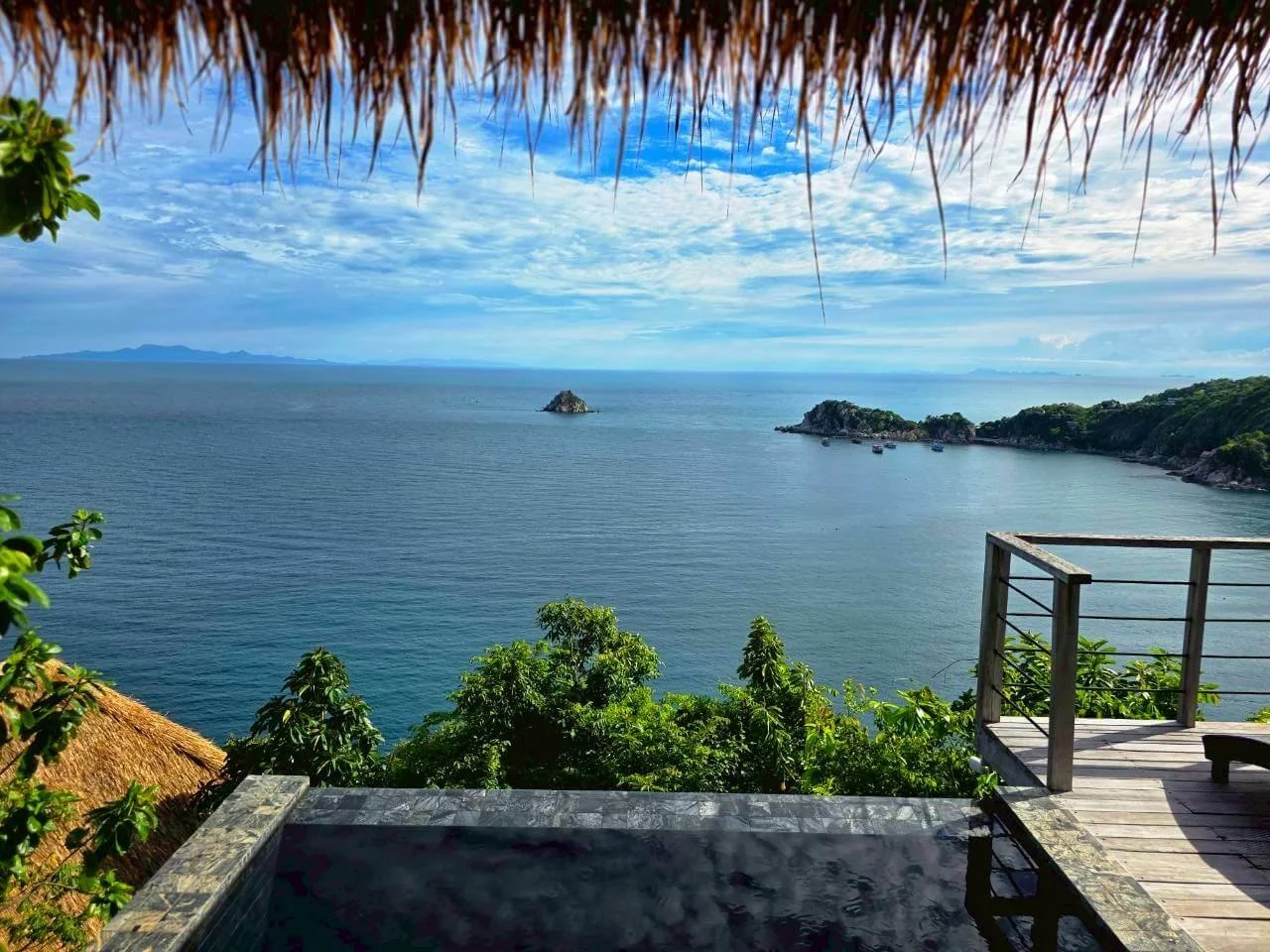 Private infinity pool with panoramic ocean view, Villa Pavana luxury villa Koh Tao Thailand