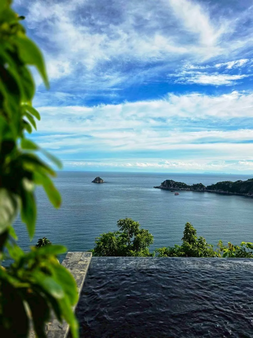 Private infinity pool with panoramic ocean view, Villa Samudra luxury villa Koh Tao Thailand