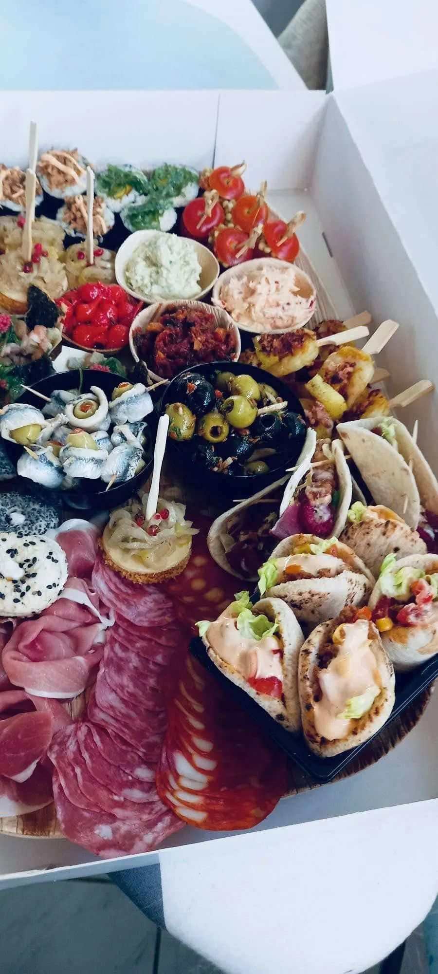 gemengde tapas schotel (2-4 pers)