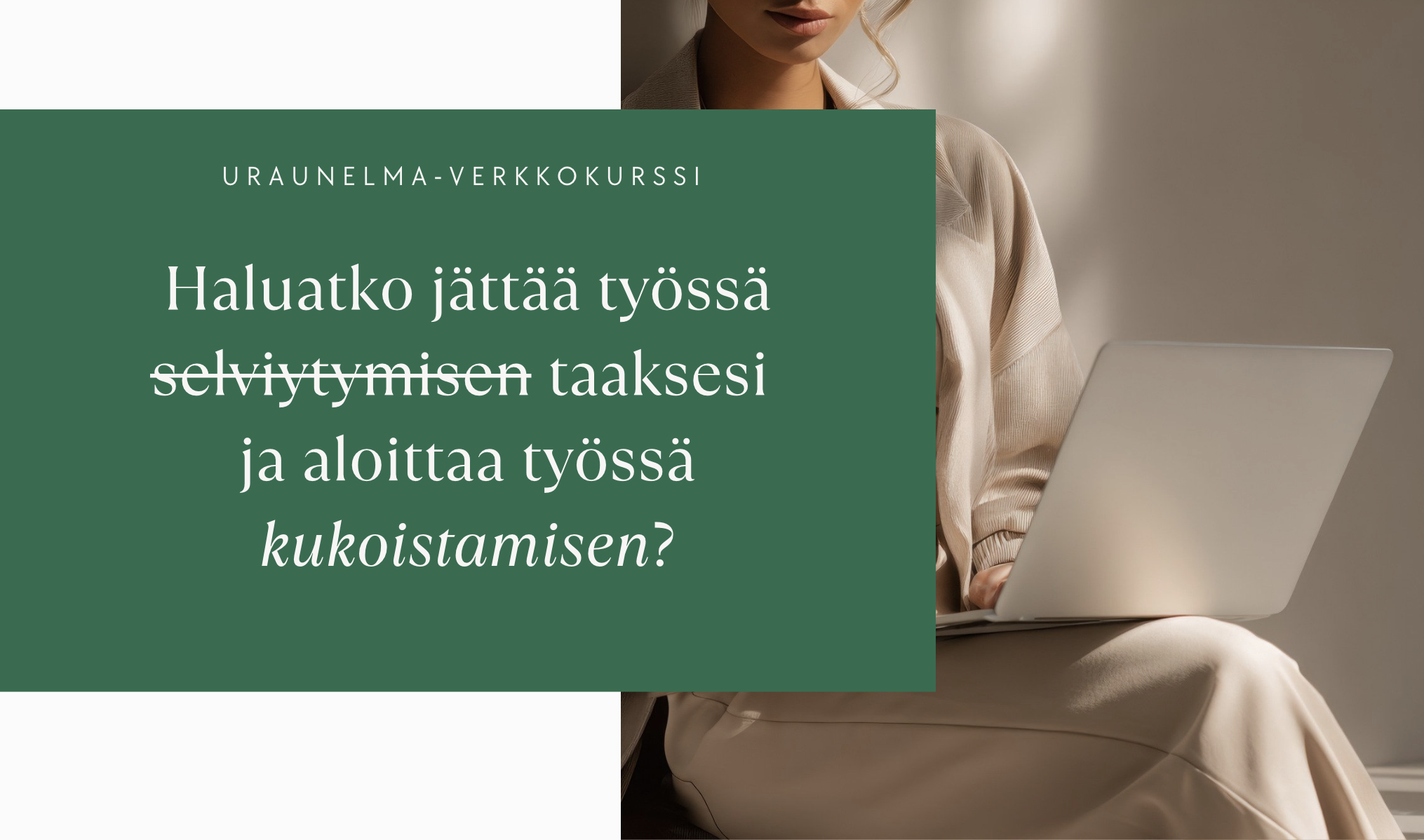Nainen istuu lähellä seinää käyttäen vaaleanpunaista aitoa ihoa ja beigeä nuttua, ja käyttää läppäriä, jonka näytöllä on vihreä tausta ja valkoista tekstiä, joka mainostaa nettikurssia liittyen työssä jättäytymiseen ja elintason parantamiseen.