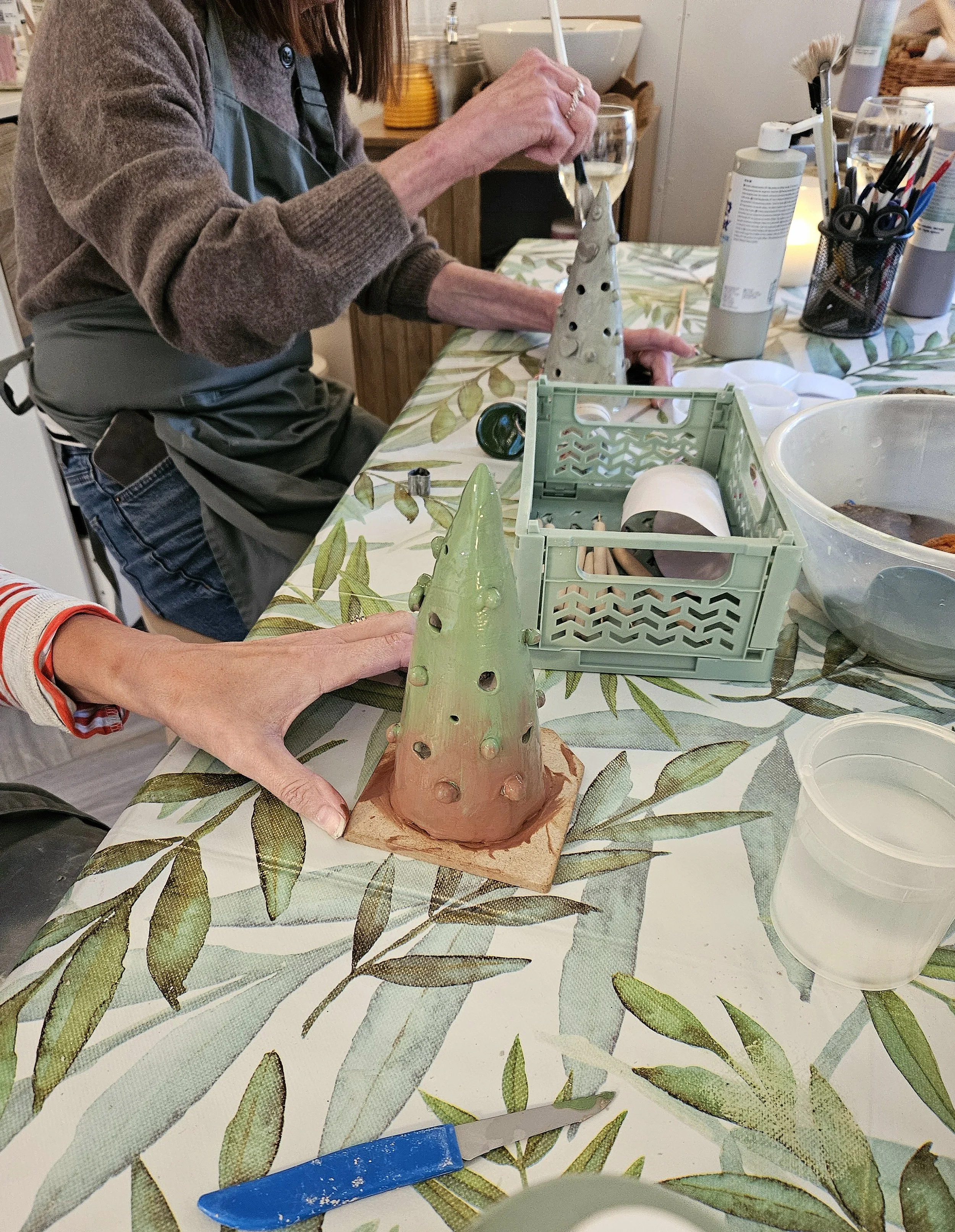 painting xmas trees .jpg