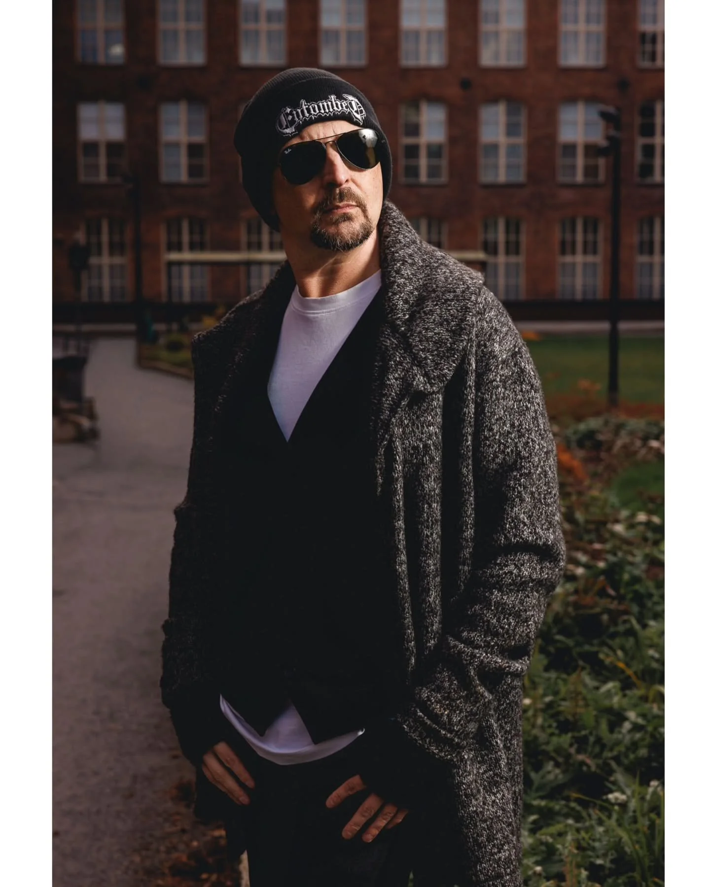 Pyysin @latexburning  rockpoikamalliksi nojailemaan Tampellan hoodeille. Mit&auml;p&auml; tykk&auml;&auml;tte?
.
.
#valokuvaajanaiset #valokuvaajapirkanmaa #rock #tampella