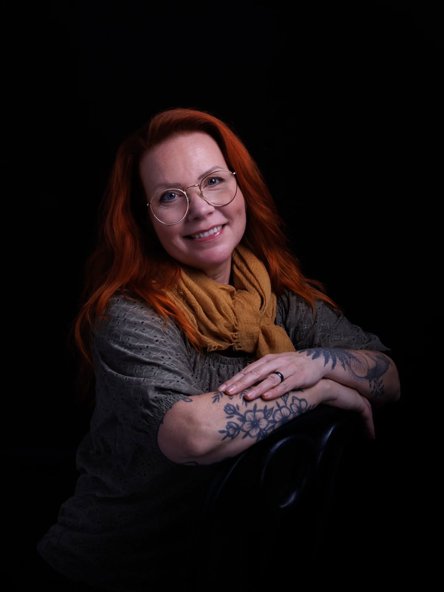 📸 Kuka on kameran takana?

Koska moni tykk&auml;&auml; tutustua kuvaajaan v&auml;h&auml;n paremmin, t&auml;ss&auml; kymmenen random juttua musta 👇

1️⃣ Rakastan el&auml;imi&auml;. Ei varmaan yll&auml;t&auml; ket&auml;&auml;n 😁
Harrastan koirieni k