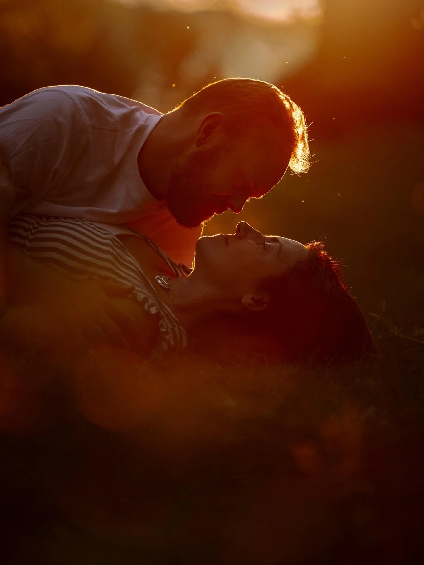 T&auml;n p&auml;iv&auml;n aurinko teki sen. Vaikka ulkona oli tosi kaunista, niin tuli ihan j&auml;rjet&ouml;n ik&auml;v&auml; kes&auml;&auml;.
Tuli mieleen n&auml;m&auml; viime kes&auml;n&auml; kuvatut parikuvat ❤️ 

M&auml; tykk&auml;&auml;n kuvata