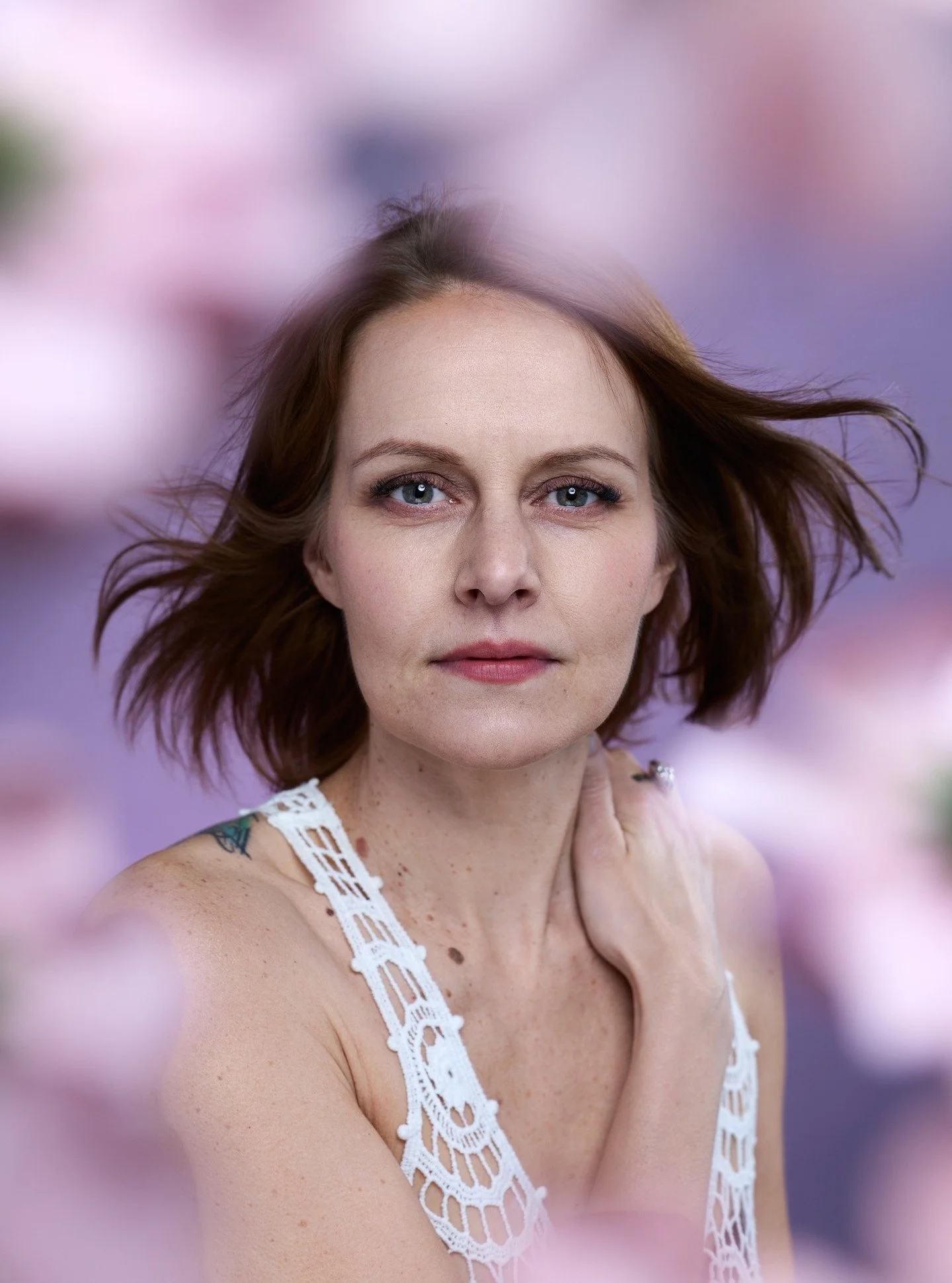 Ihana Lilli @iina.lilli k&auml;vi kuvattavana 😍 

Kev&auml;t alkaa olla jo niin pinnassa, ett&auml; se n&auml;kyy kuvien tunnelmassa.

Vaikka itse en viihdy kameran edess&auml; yht&auml;&auml;n, kannustan muita kyll&auml; kuvattavaksi.
On aika hieno