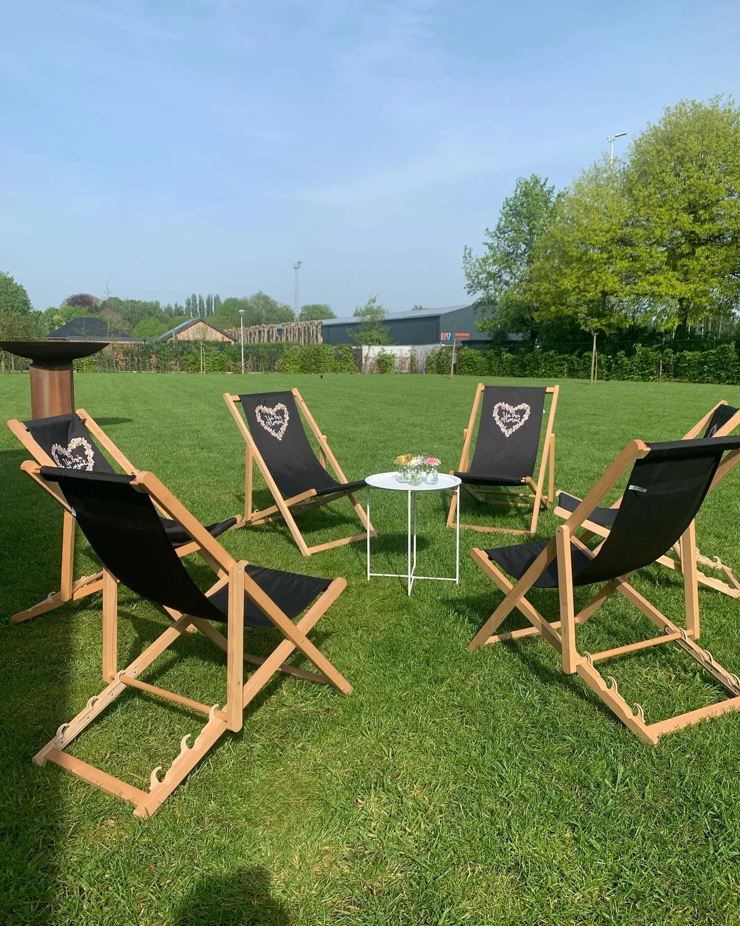 Het wordt weer zomer! Zoek jij nog een leuke feestlocatie waar men kan genieten van een grote tuin? #Partytime #communiefeestjes #babyborrel #vergaderingen #ennogzoveelmeer #leukelocatie #grote tuin #parkeergelegenheid #HuisRenetBeveren