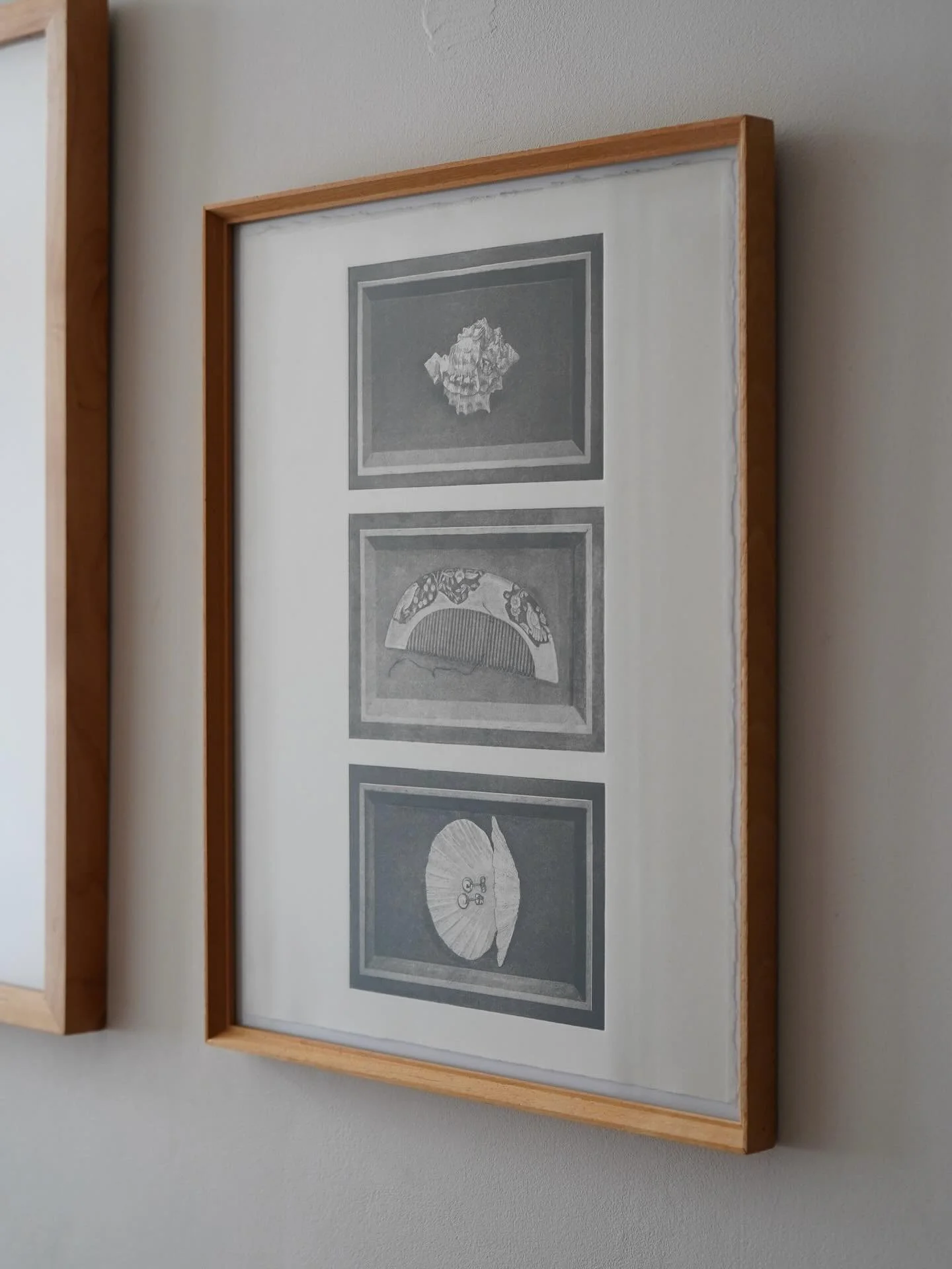 𝙰𝚟𝚊𝚒𝚕𝚊𝚋𝚕𝚎 (𝚕𝚒𝚗𝚔 𝚒𝚗 𝚋𝚒𝚘). The Shell, the Comb and the Pearls, a triptych of etchings (available separately or as one print) #etching #printmaking #intaglioprintmaking #fineart